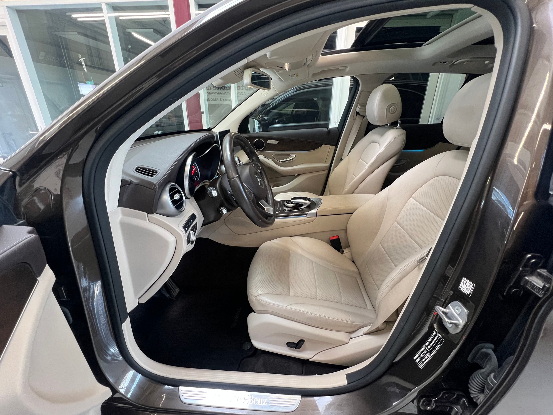 MERCEDES-BENZ GLC 250 Exclusive 4Matic 9G-Tronic-image-10