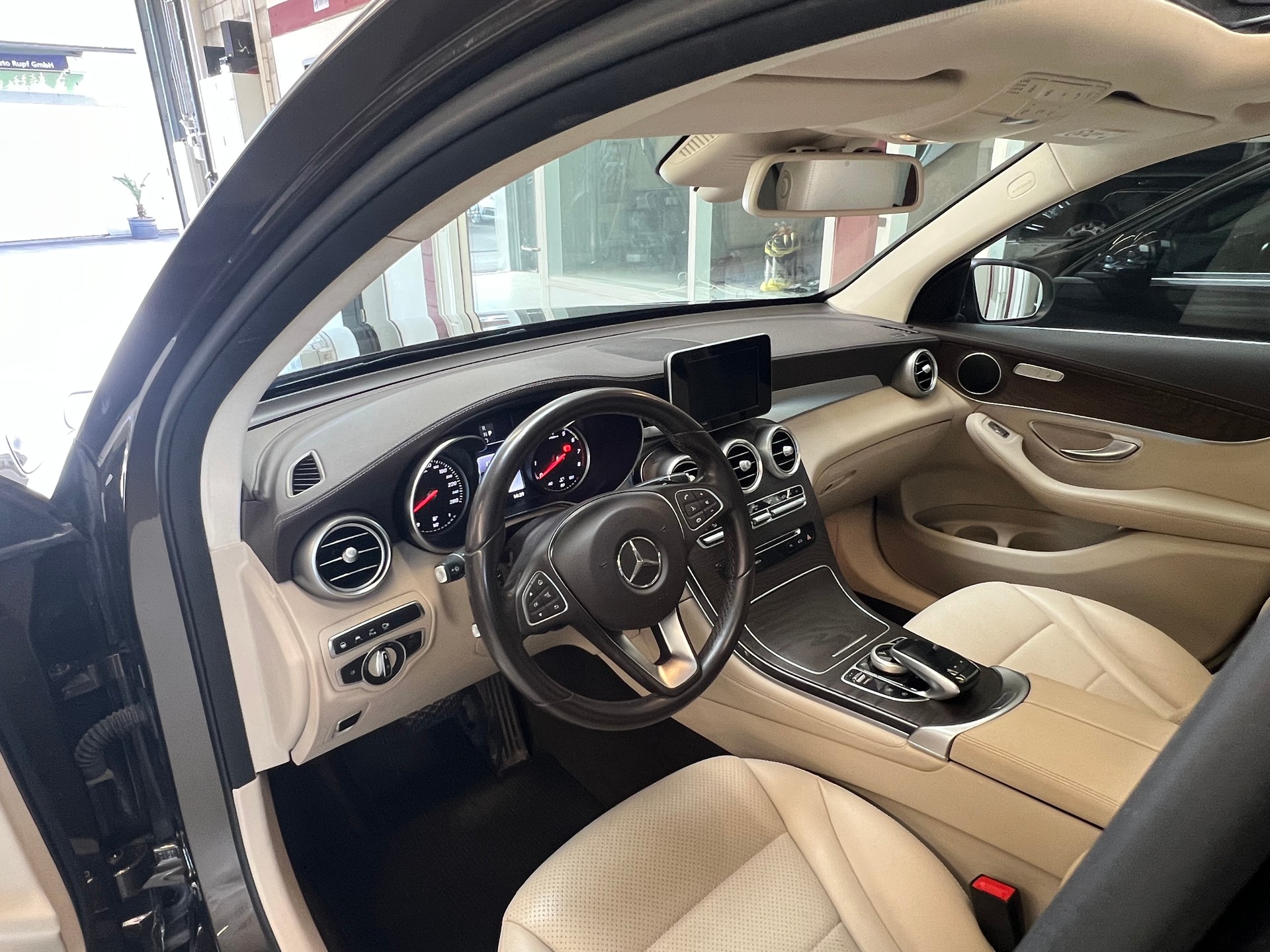 MERCEDES-BENZ GLC 250 Exclusive 4Matic 9G-Tronic-image-11