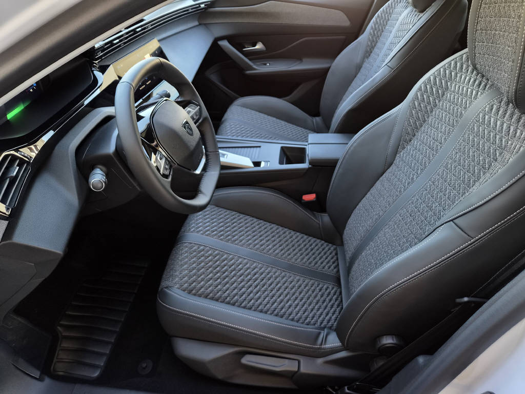 PEUGEOT 308 e-Allure 156cv-image-7