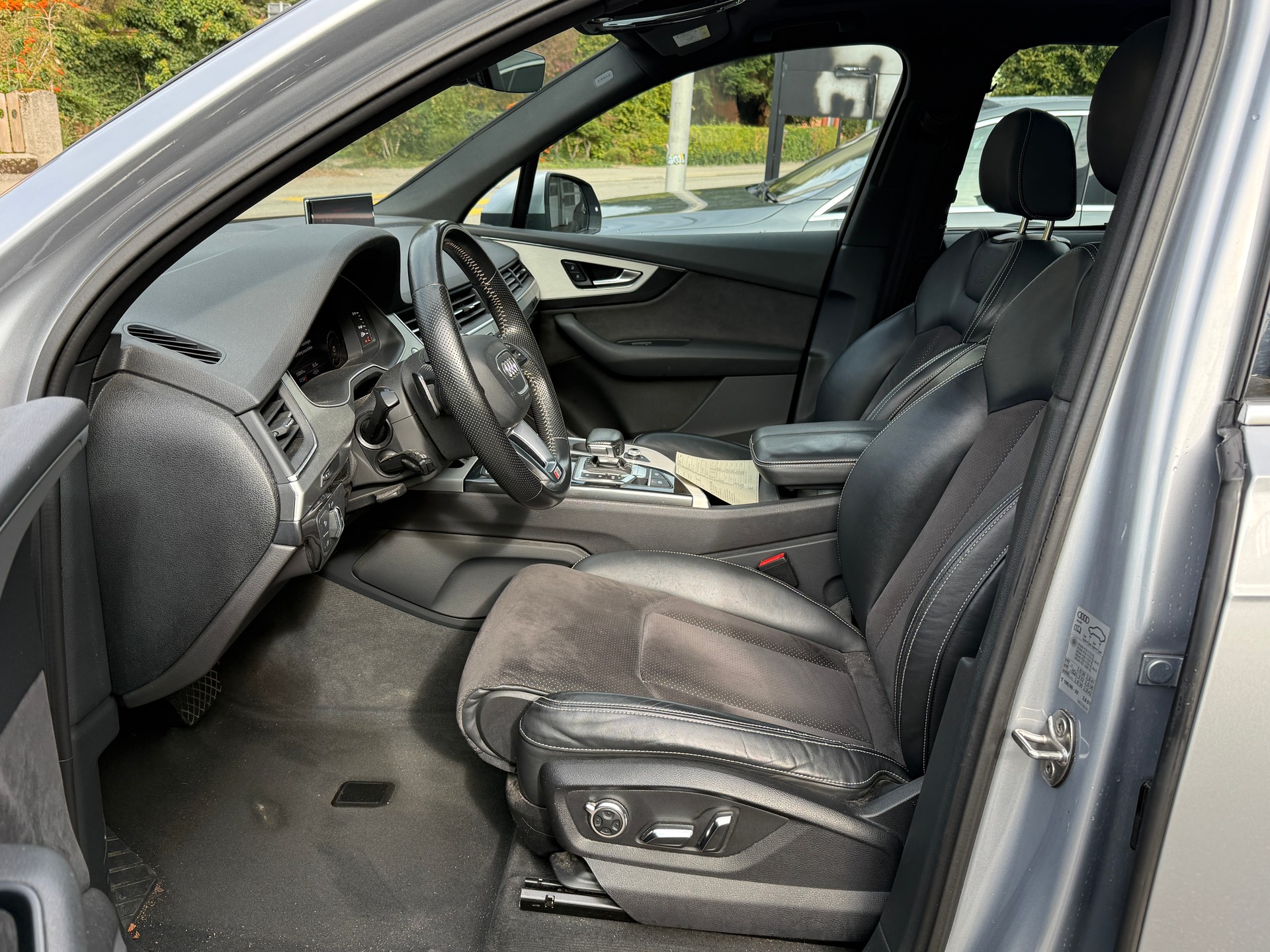 AUDI Q7 e-tron 3.0 TDI quattro tiptronic-image-8