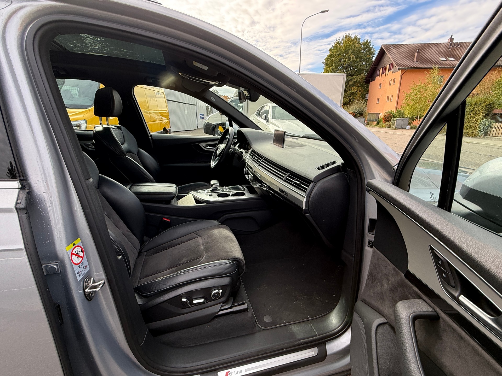AUDI Q7 e-tron 3.0 TDI quattro tiptronic-image-17