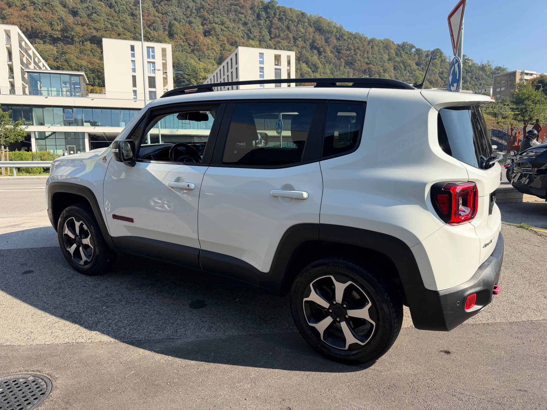 JEEP Renegade 2.0 MJ Trailhawk AWD + Low Range 9ATX-image-4