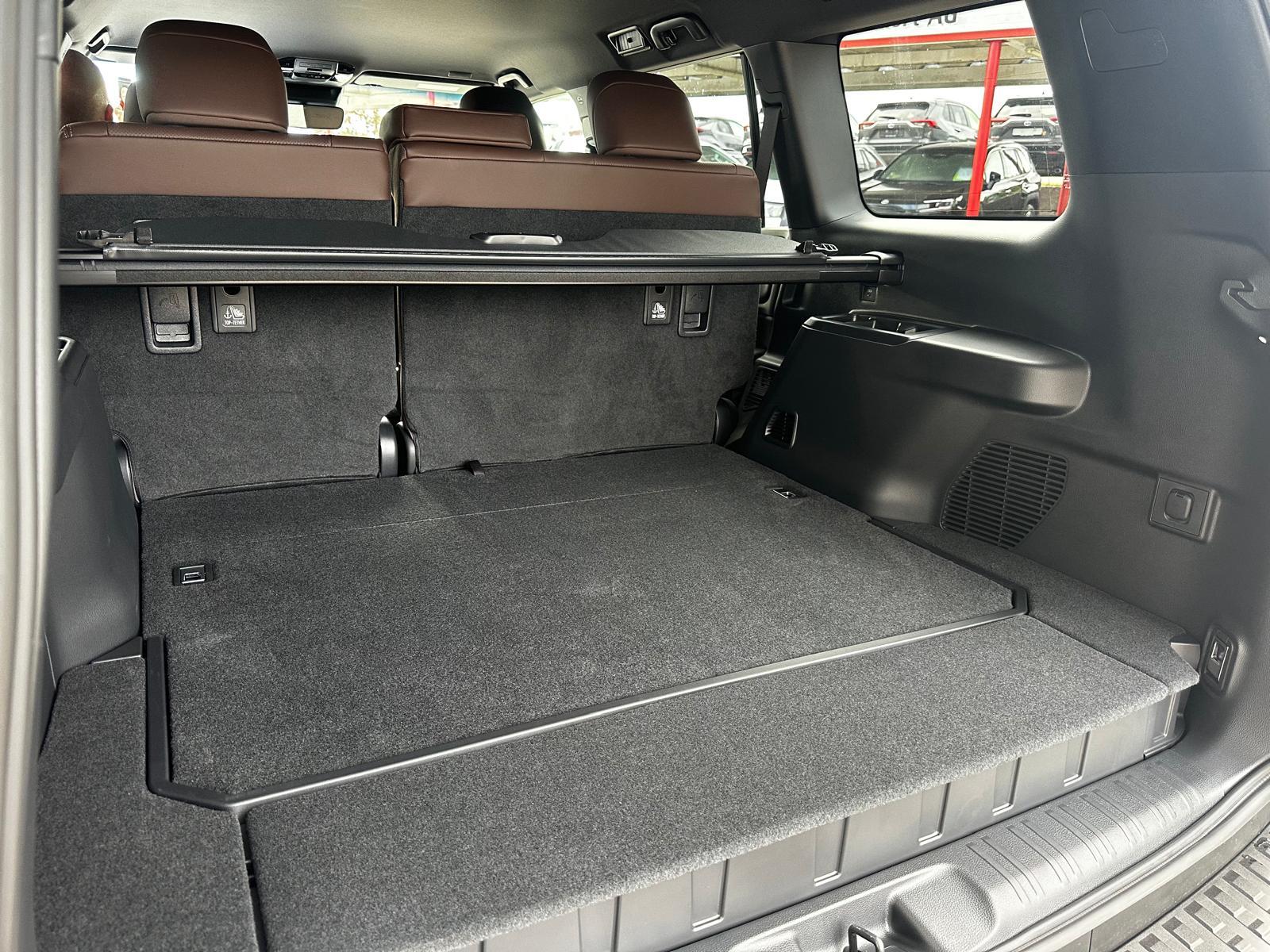TOYOTA Land Cruiser 2.8 D 48V 230 Rebel-image-6