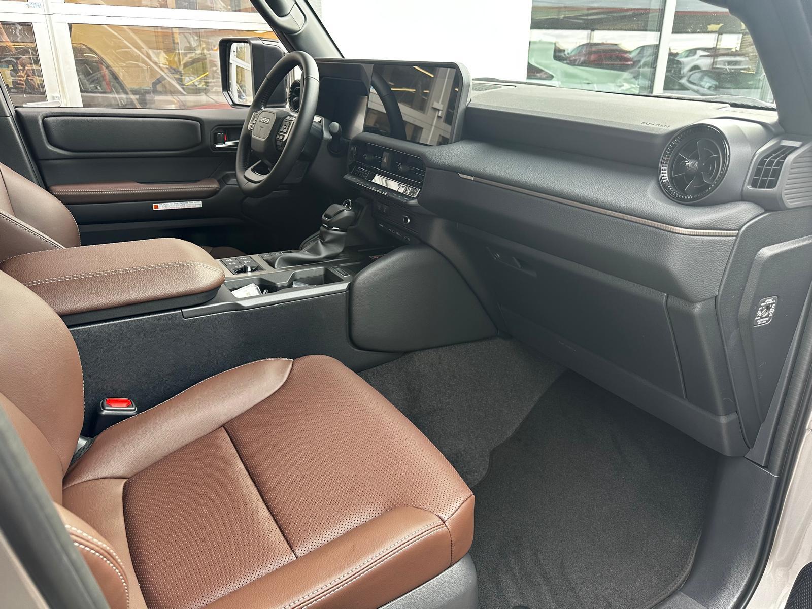 TOYOTA Land Cruiser 2.8 D 48V 230 Rebel-image-12