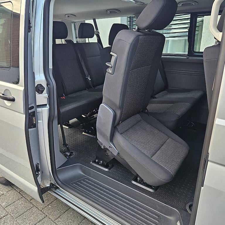 VW Caravelle-image-0