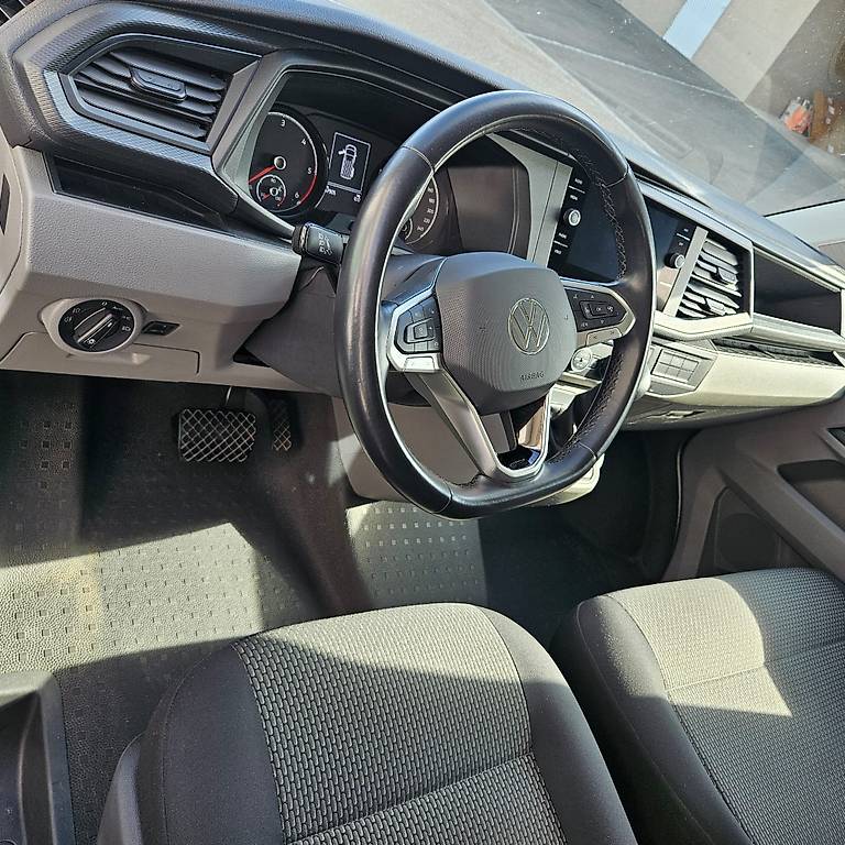 VW Caravelle-image-4