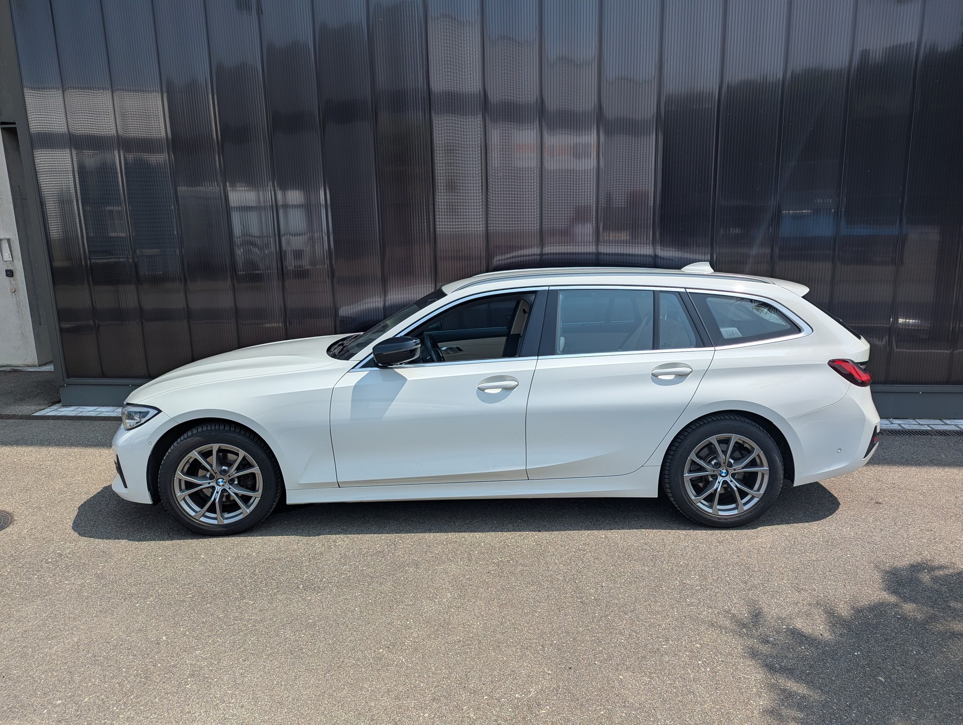 BMW 318d Laserlicht, Sport Line, Volleder, Live Cockpit-image-1