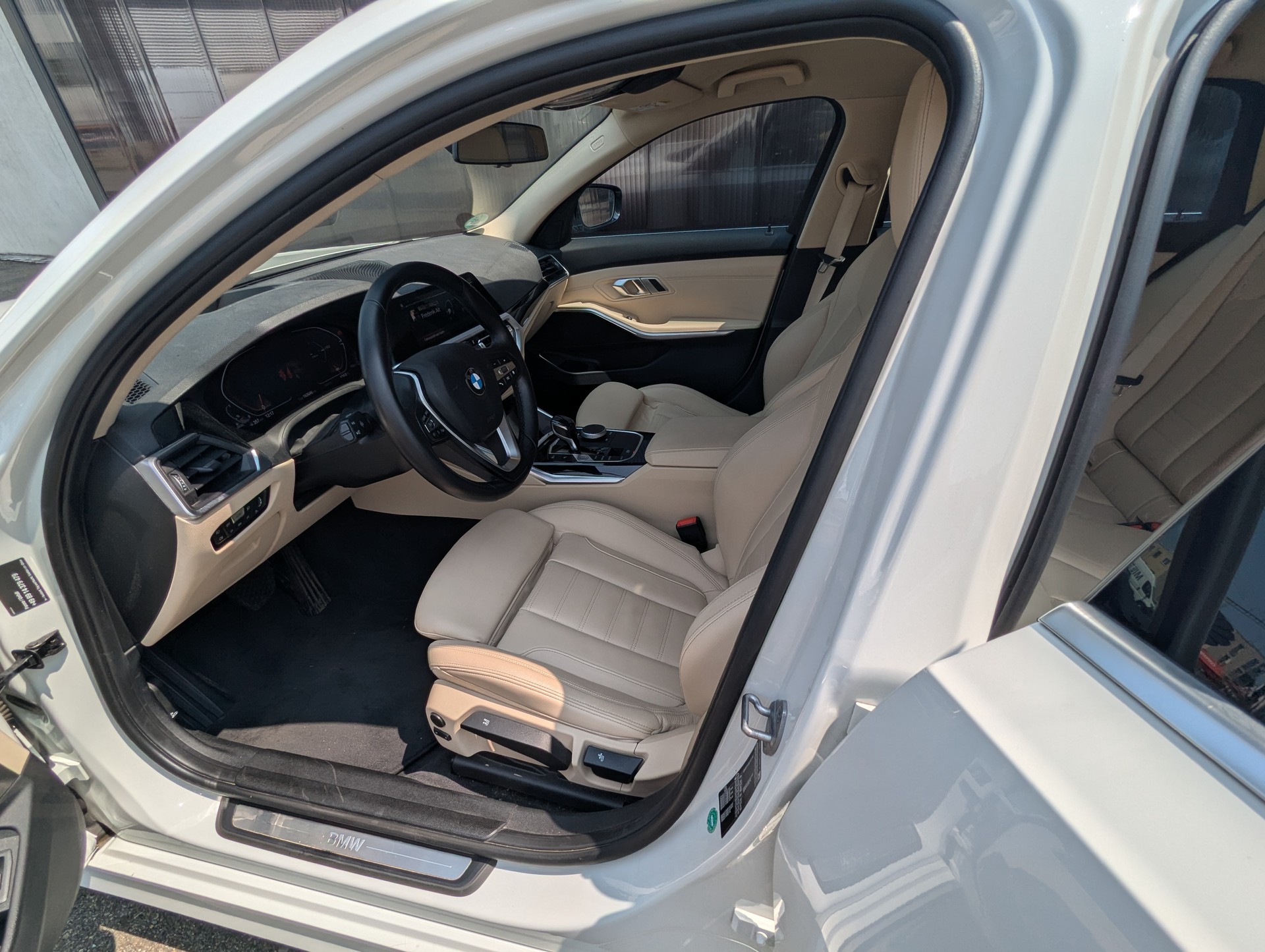 BMW 318d Laserlicht, Sport Line, Volleder, Live Cockpit-image-8