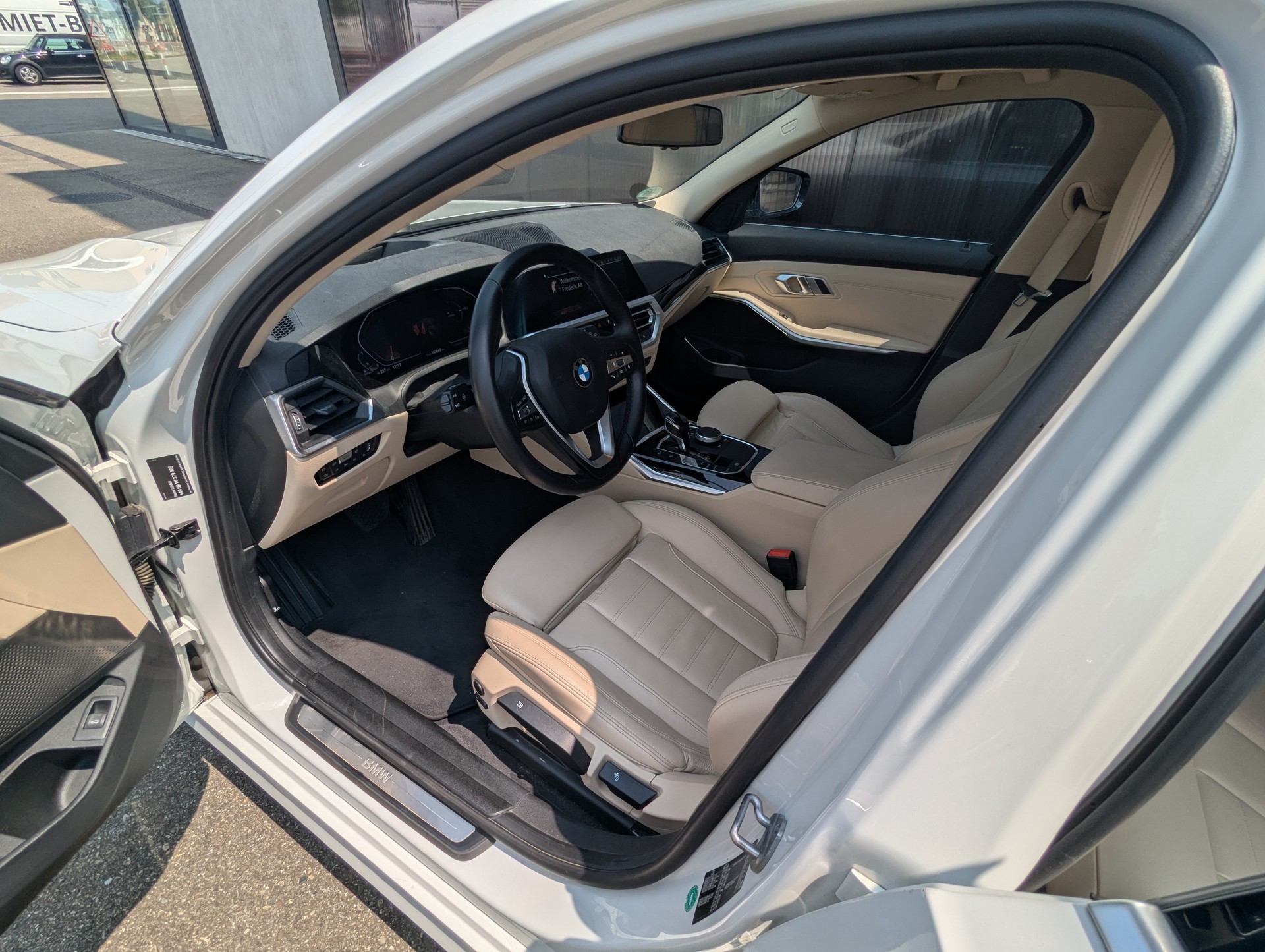 BMW 318d Laserlicht, Sport Line, Volleder, Live Cockpit-image-4