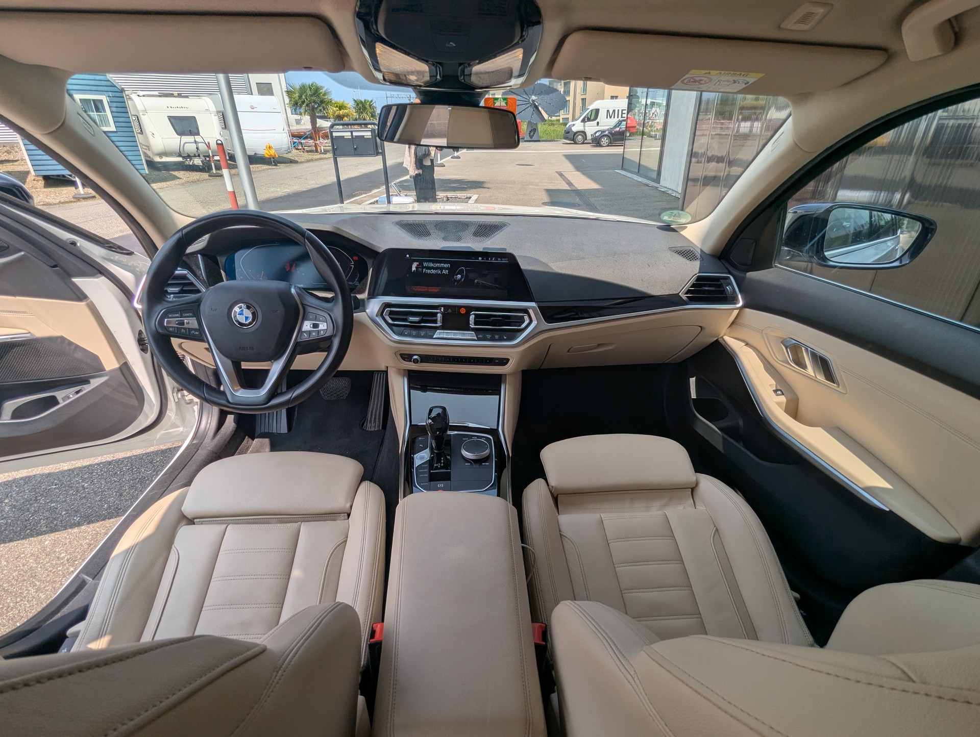 BMW 318d Laserlicht, Sport Line, Volleder, Live Cockpit-image-5