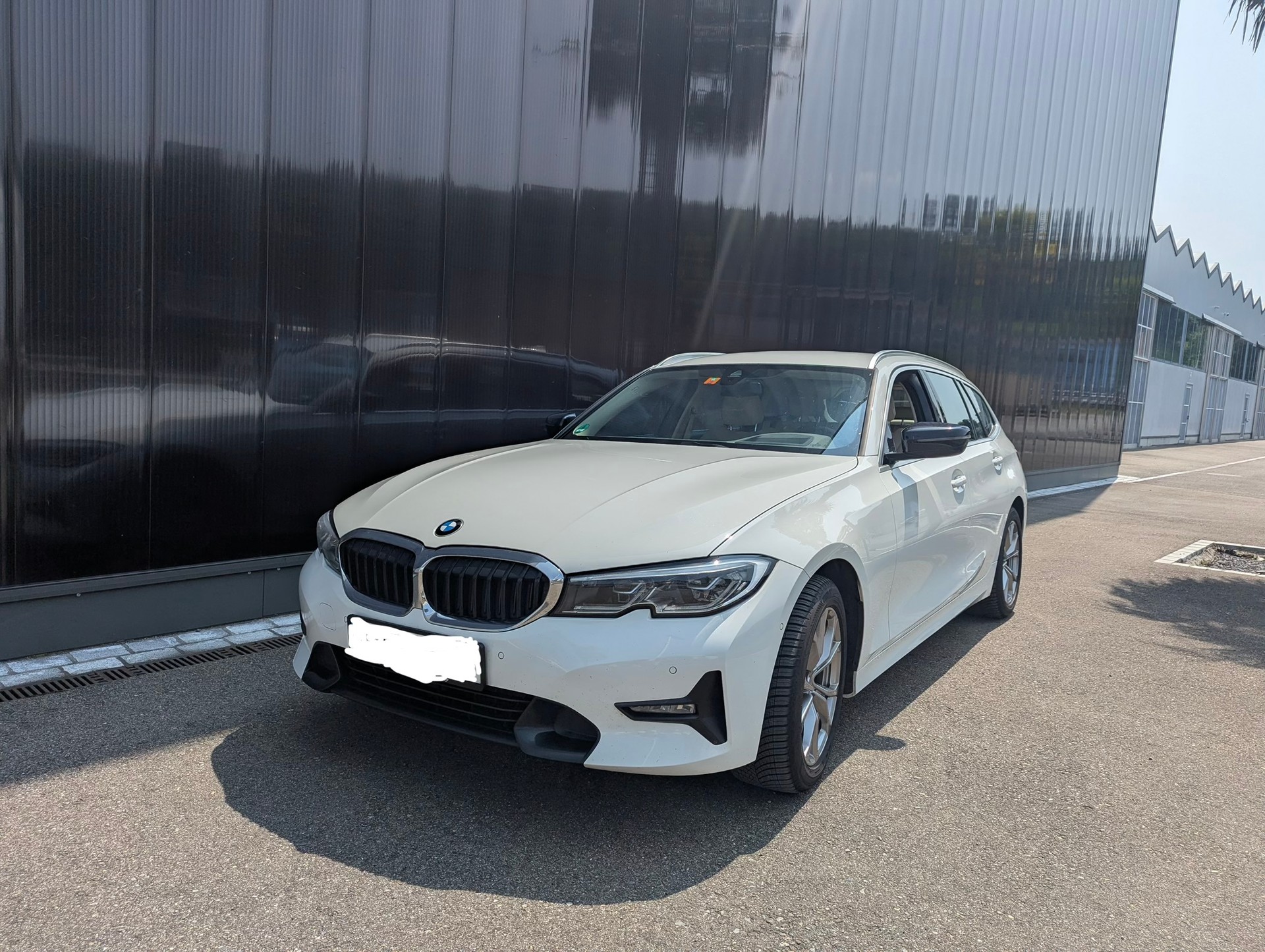 BMW 318d Laserlicht, Sport Line, Volleder, Live Cockpit-image-3