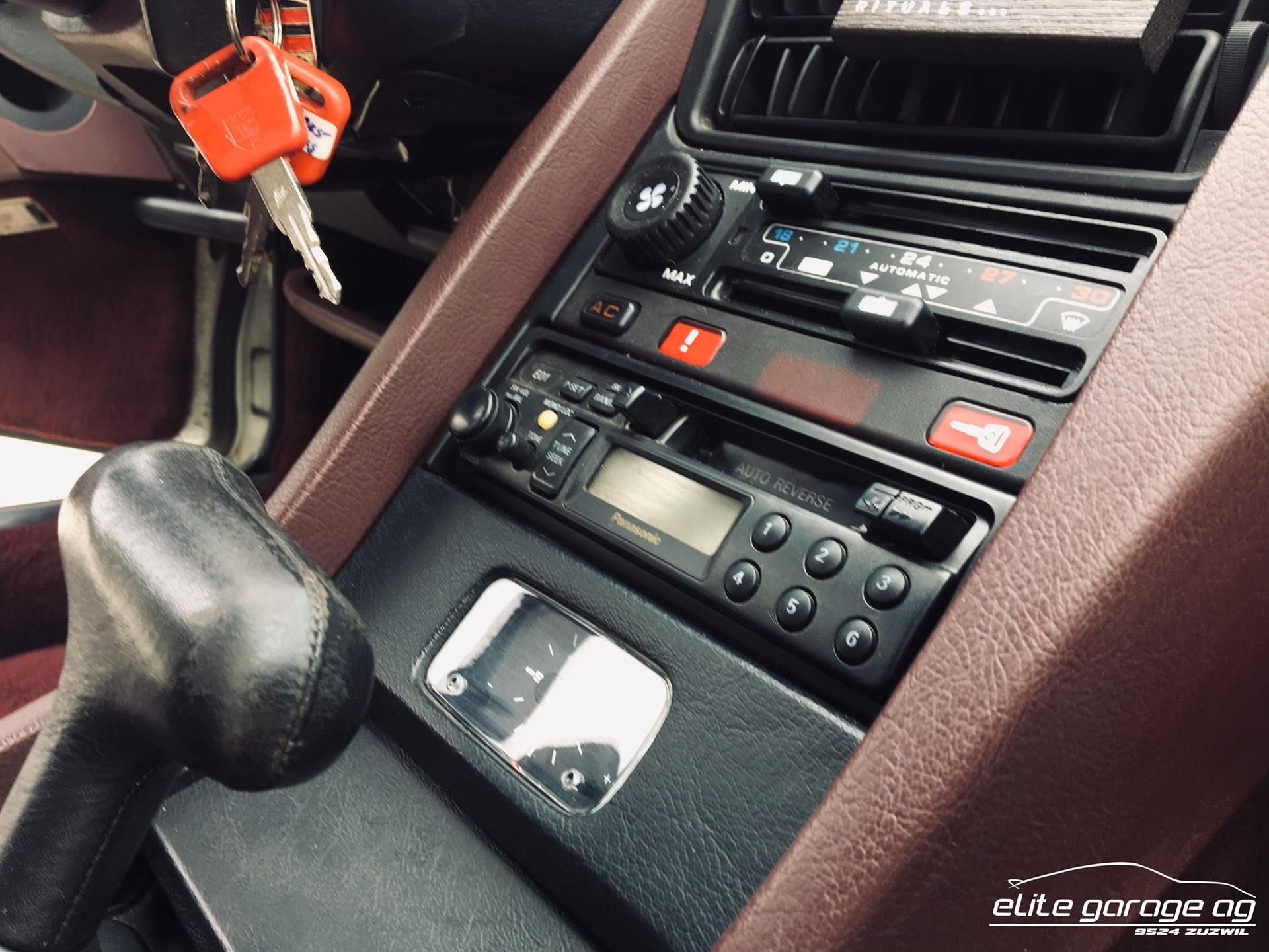 PORSCHE 928 S-image-14