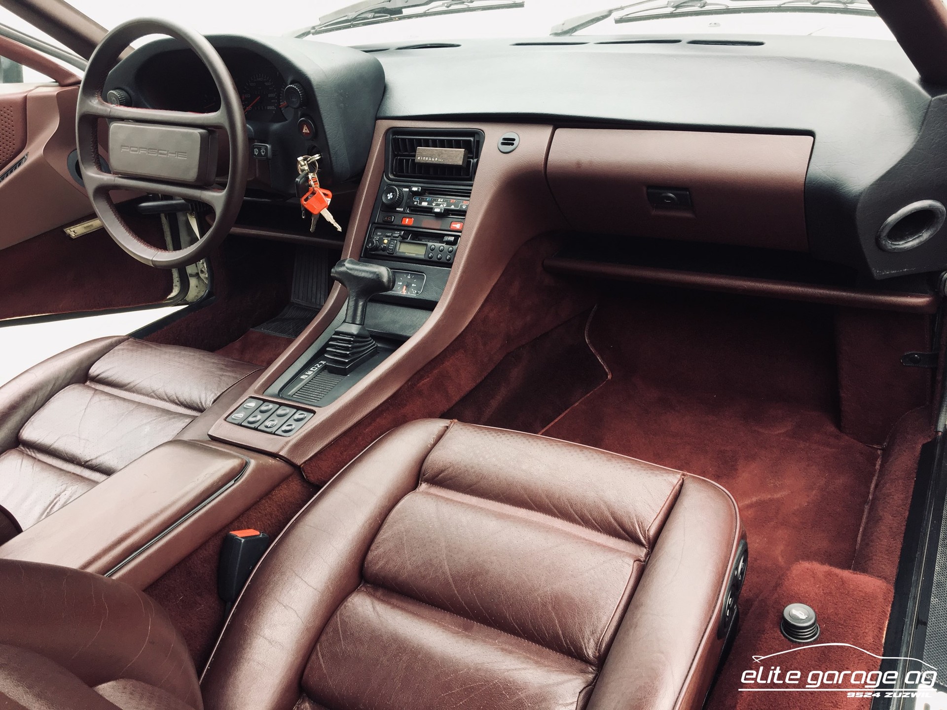 PORSCHE 928 S-image-12
