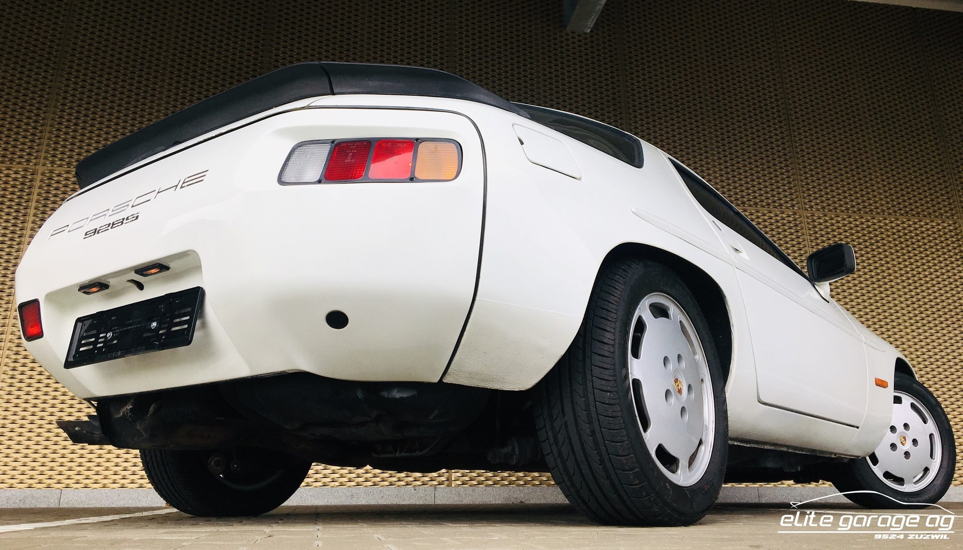 PORSCHE 928 S-image-5