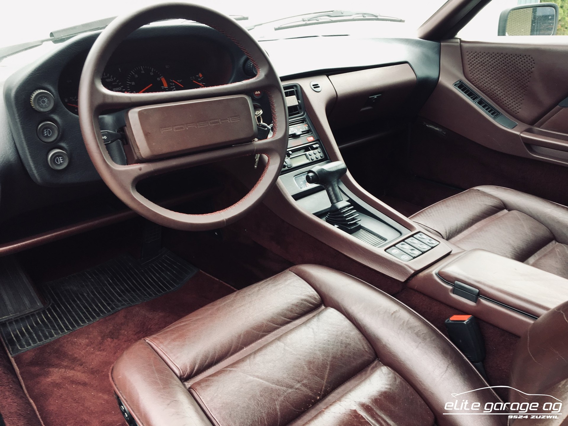 PORSCHE 928 S-image-11