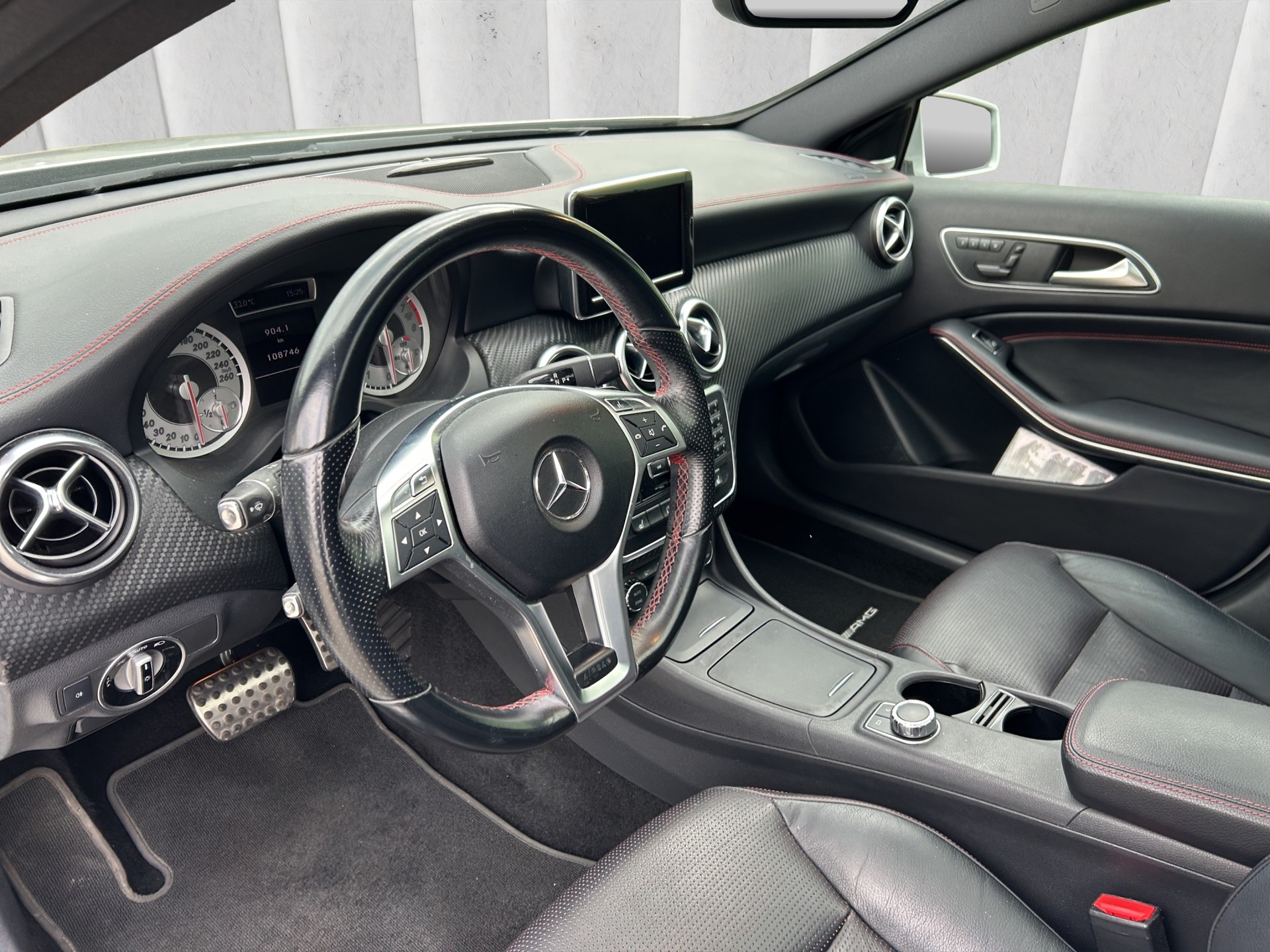 MERCEDES-BENZ A 250 AMG Line 7G-DCT-image-9