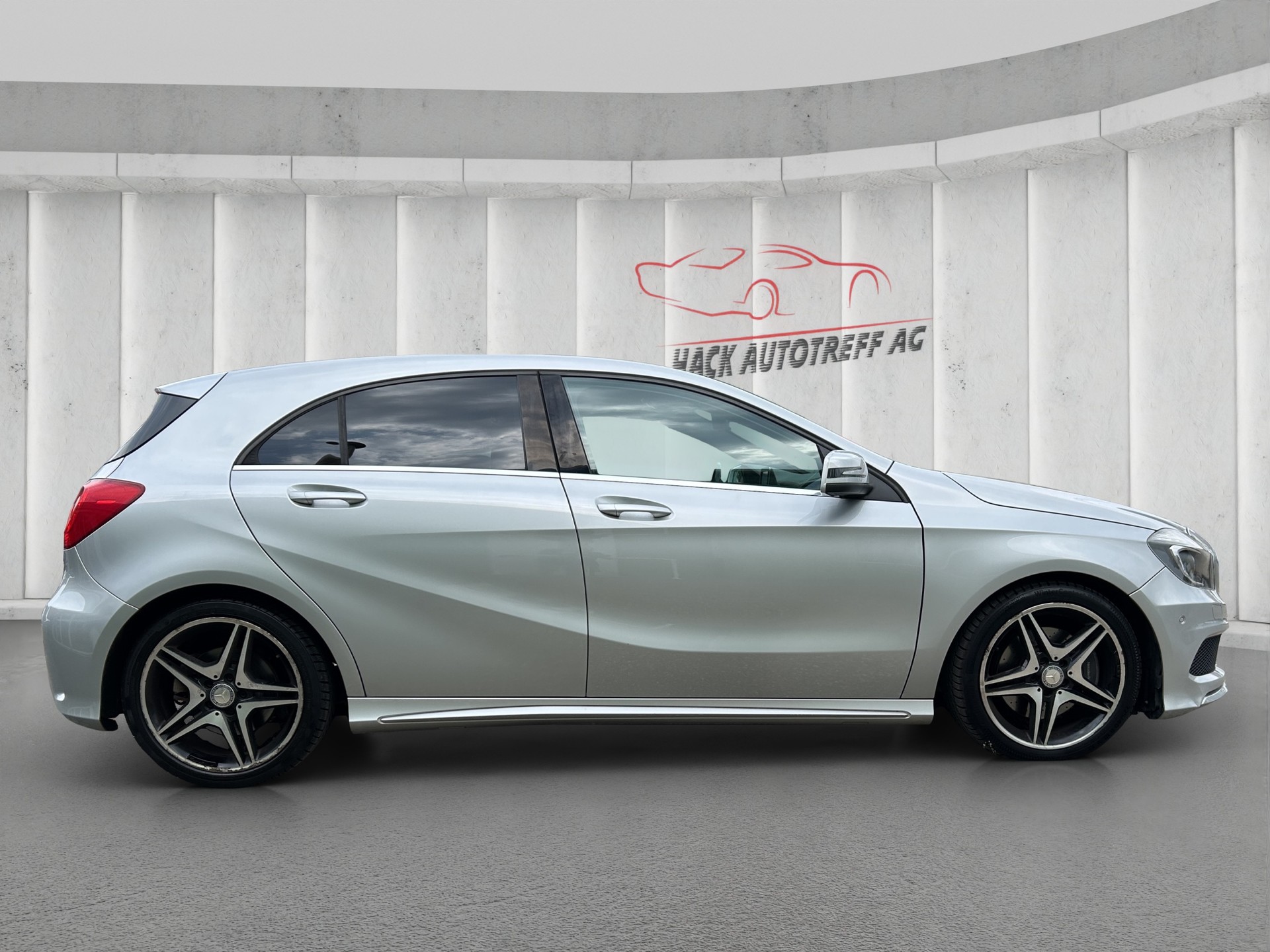 MERCEDES-BENZ A 250 AMG Line 7G-DCT-image-6
