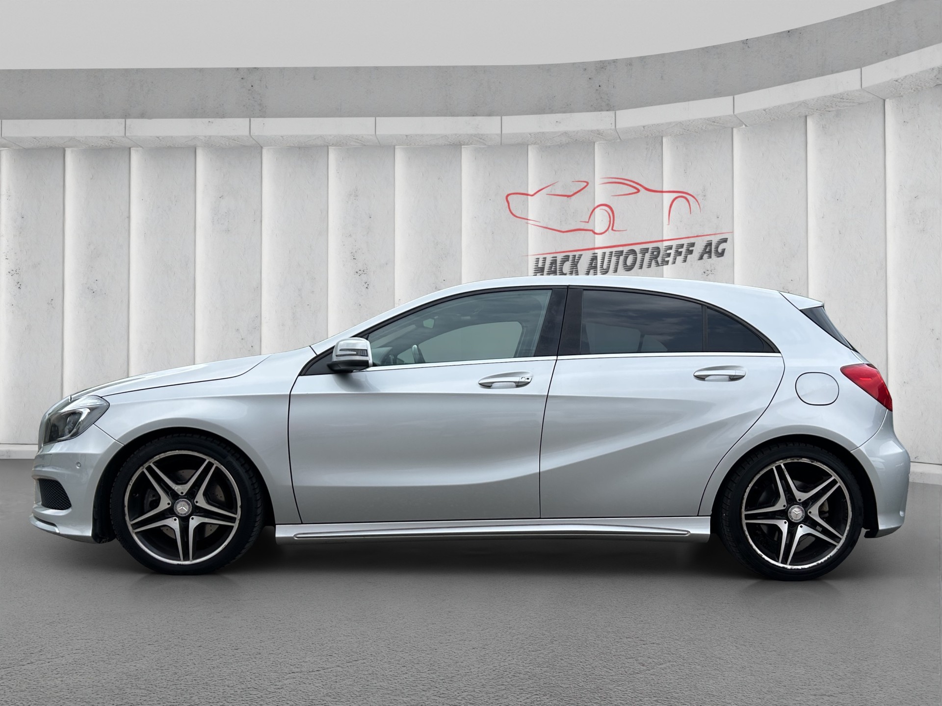 MERCEDES-BENZ A 250 AMG Line 7G-DCT-image-2