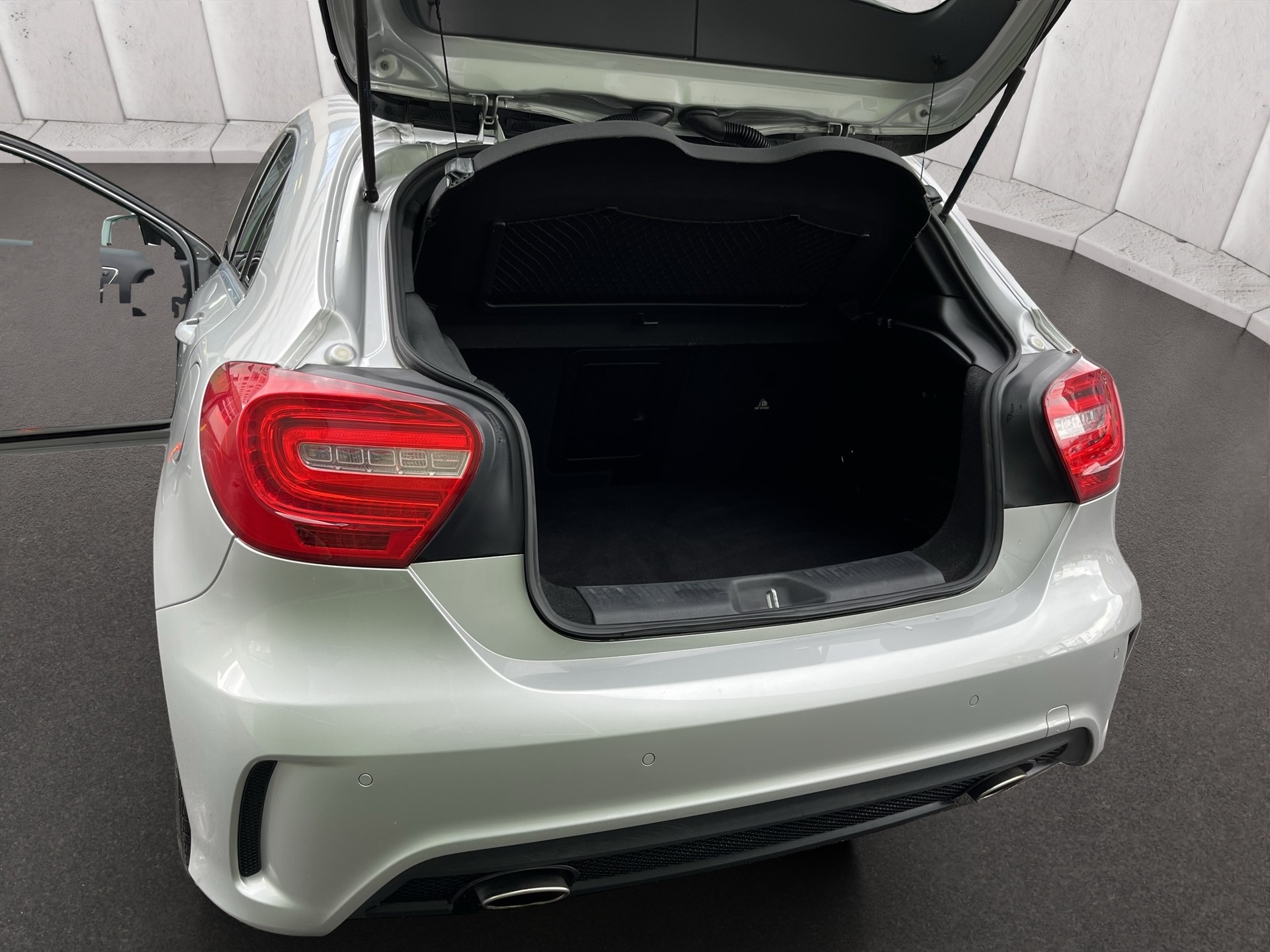 MERCEDES-BENZ A 250 AMG Line 7G-DCT-image-9