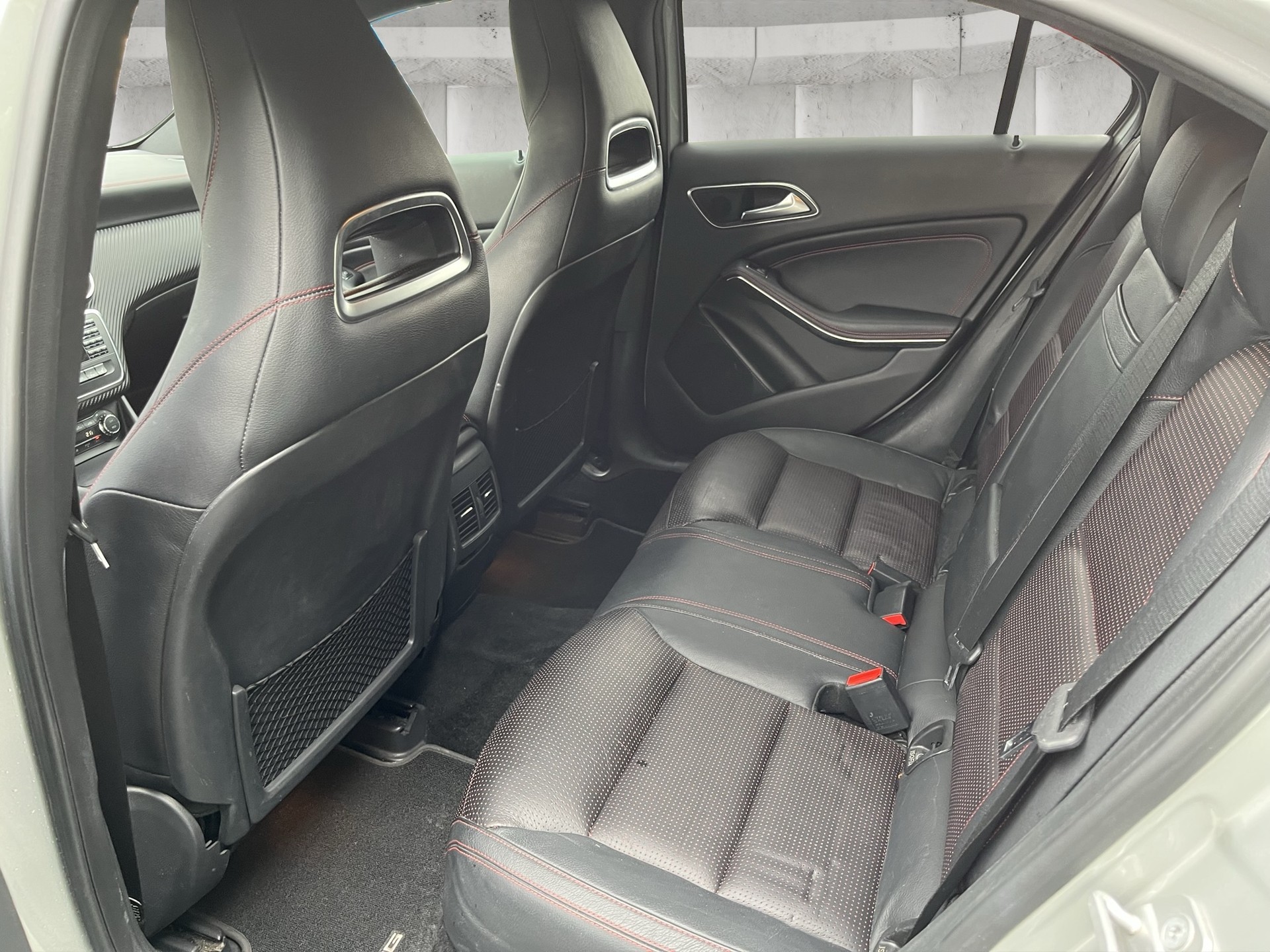 MERCEDES-BENZ A 250 AMG Line 7G-DCT-image-8