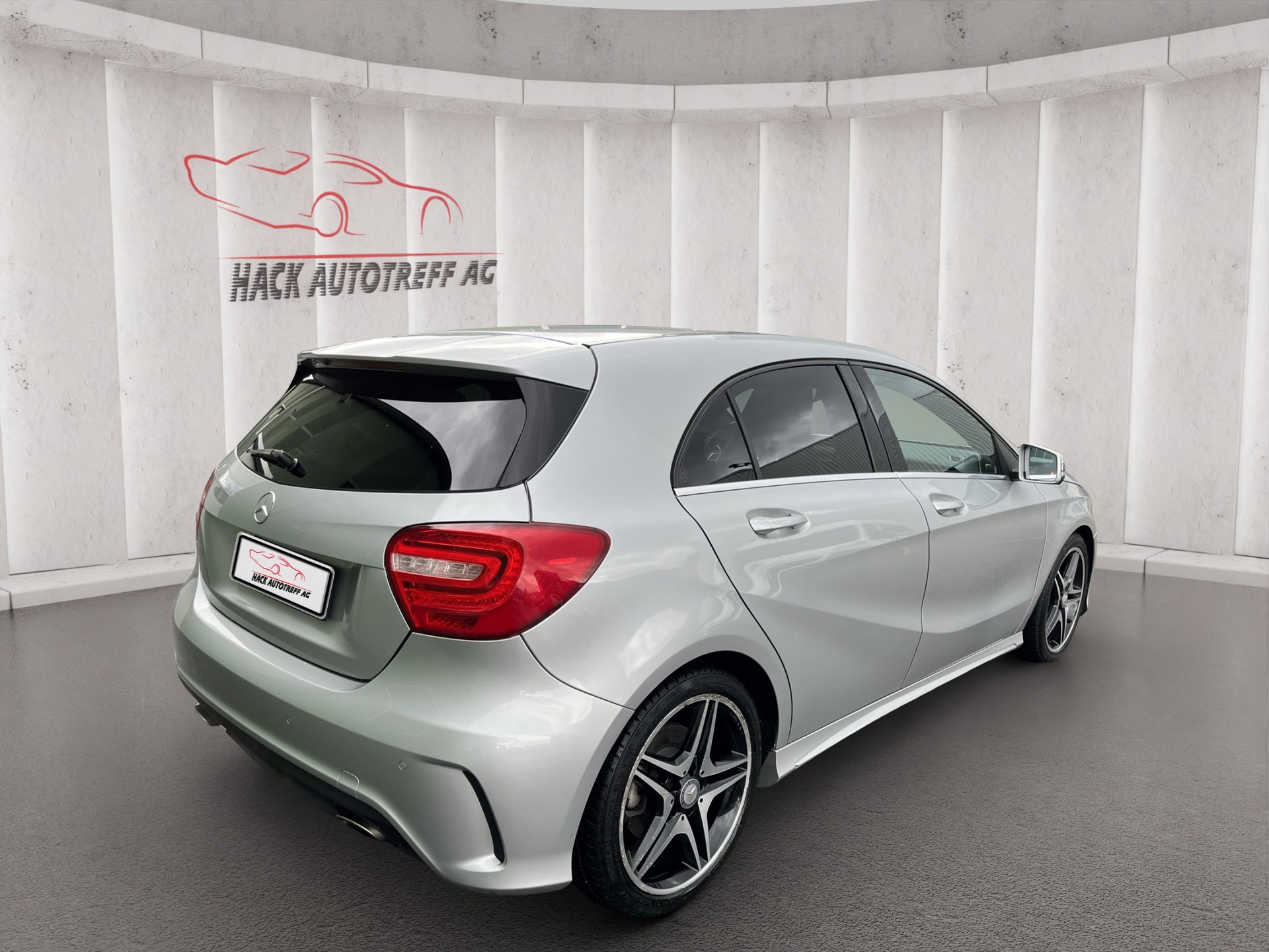MERCEDES-BENZ A 250 AMG Line 7G-DCT-image-4