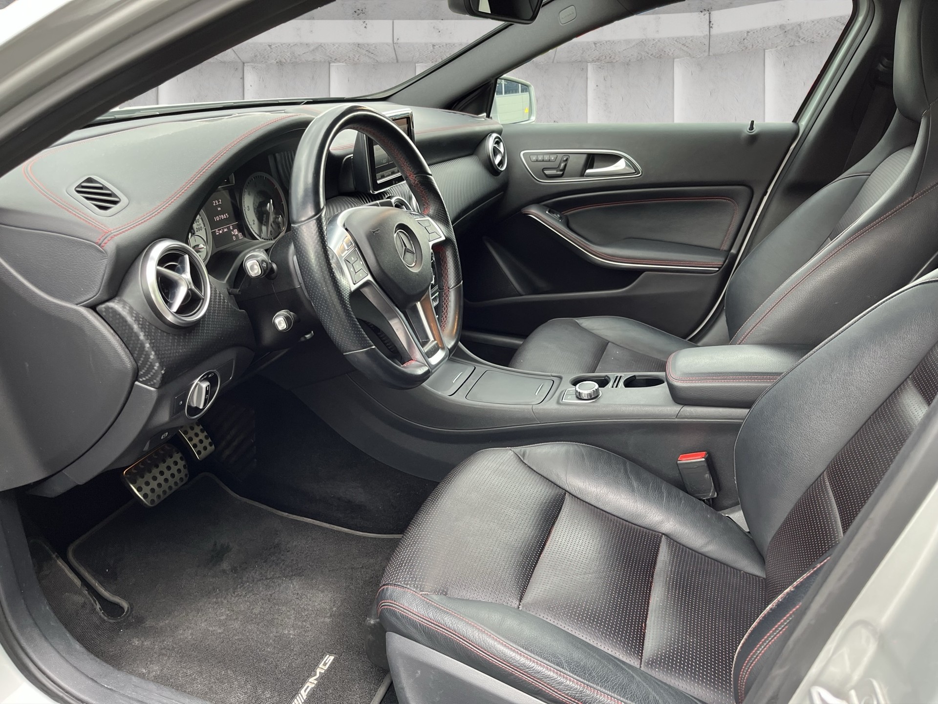 MERCEDES-BENZ A 250 AMG Line 7G-DCT-image-5