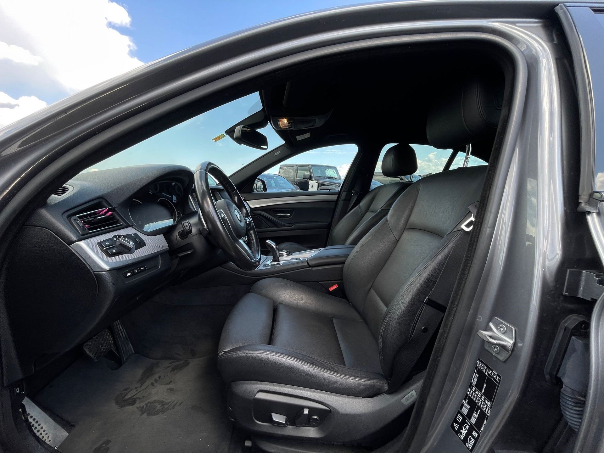 BMW 525d xDrive Luxury Line Steptronic-image-8