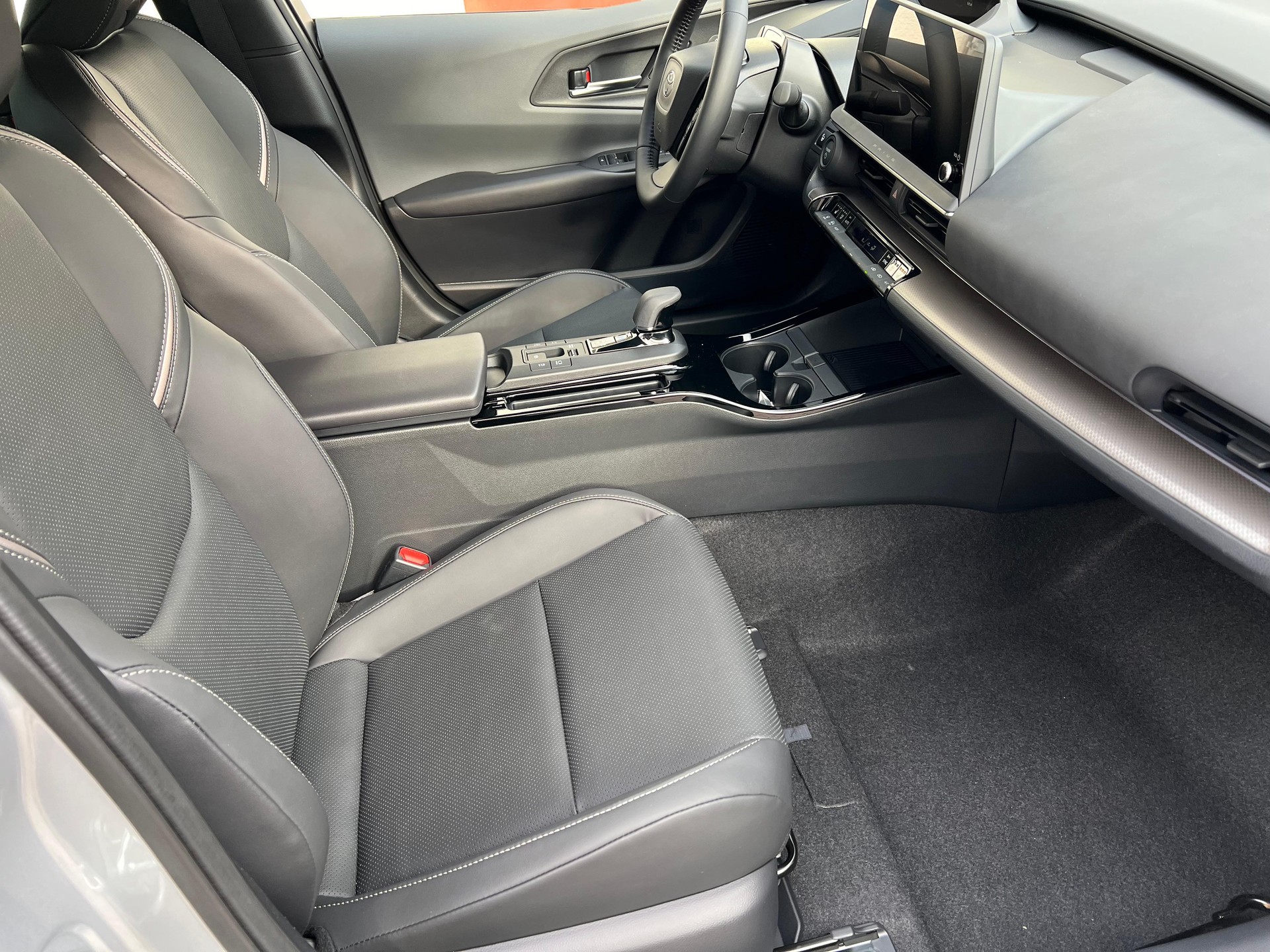 TOYOTA Prius 2.0 Plug-In-Hybrid Premium-image-12