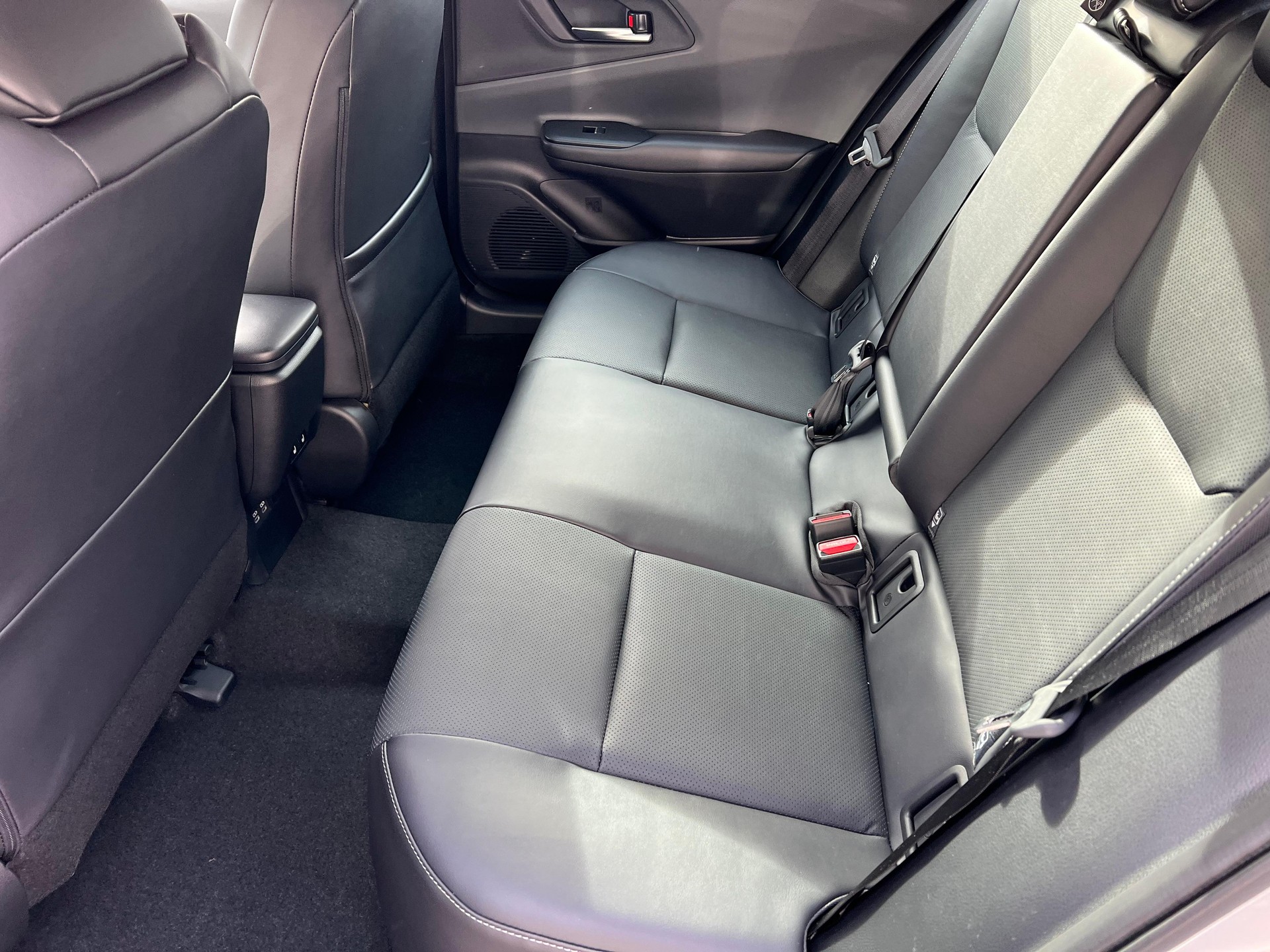 TOYOTA Prius 2.0 Plug-In-Hybrid Premium-image-10