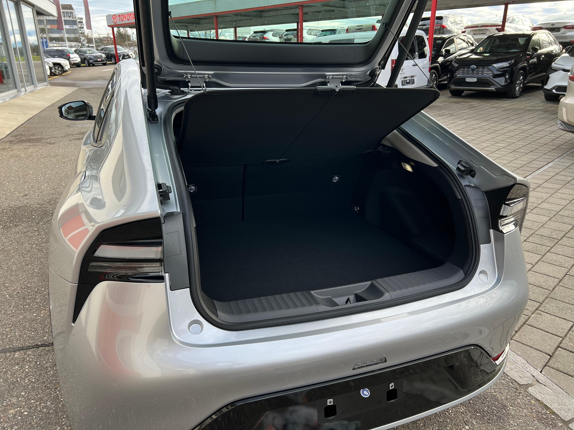 TOYOTA Prius 2.0 Plug-In-Hybrid Premium-image-6