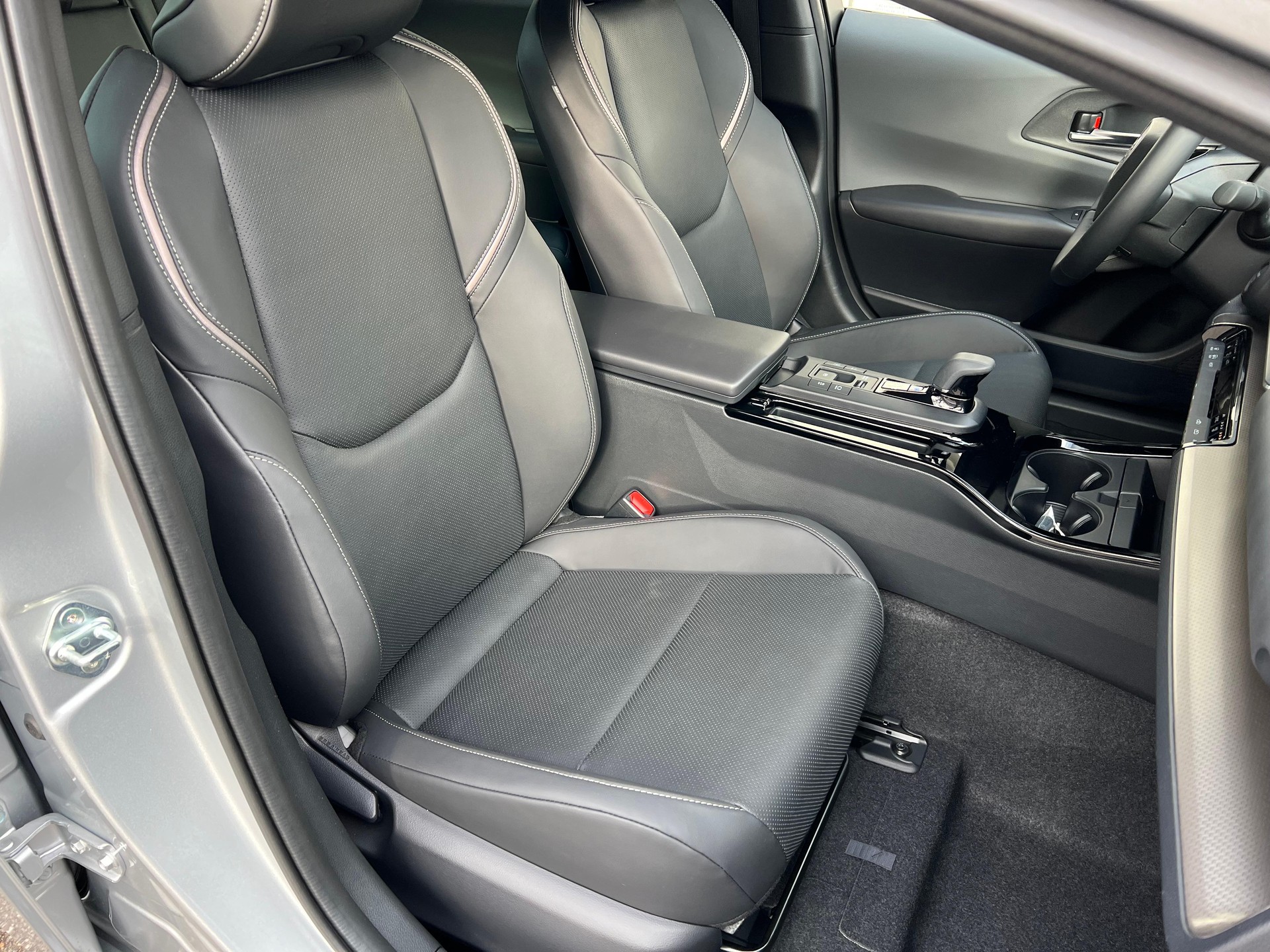 TOYOTA Prius 2.0 Plug-In-Hybrid Premium-image-14