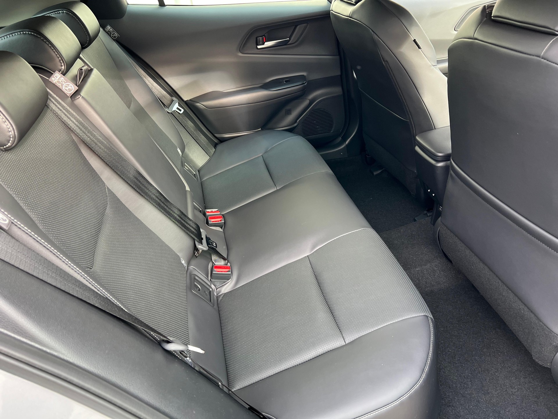 TOYOTA Prius 2.0 Plug-In-Hybrid Premium-image-11