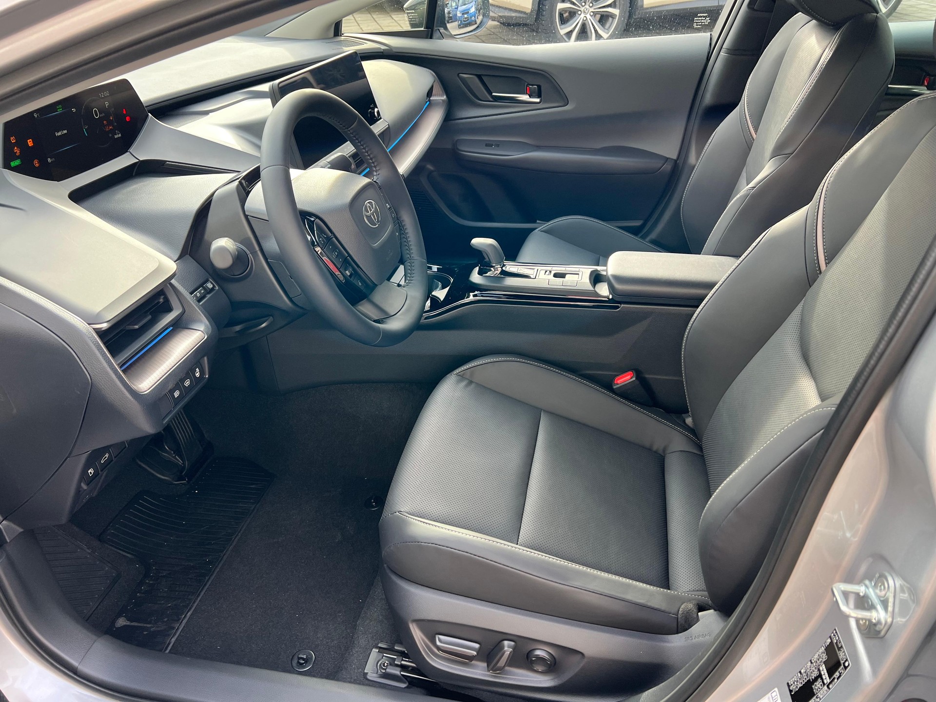 TOYOTA Prius 2.0 Plug-In-Hybrid Premium-image-8