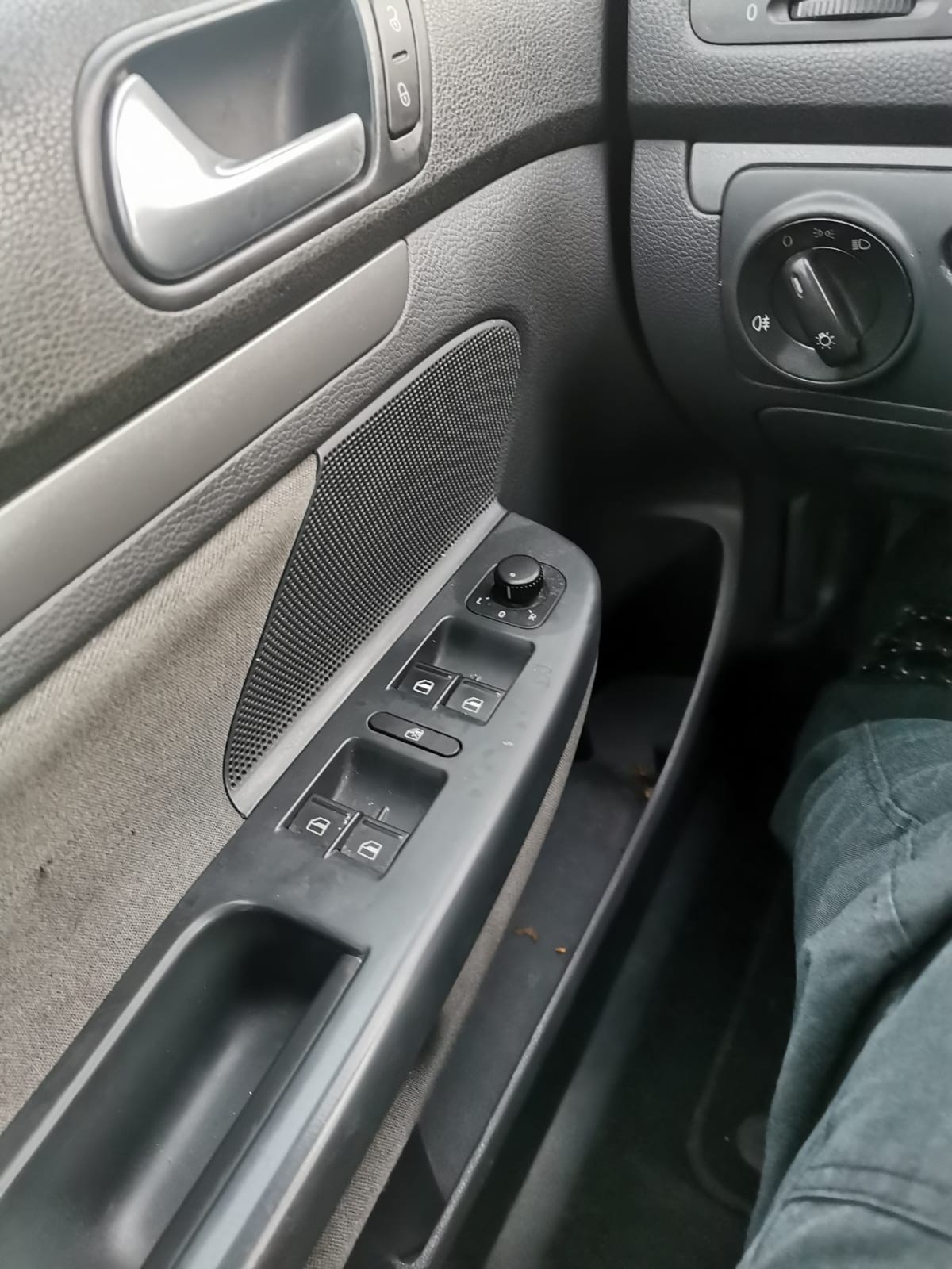 VW Golf Variant 1.9 TDI Trendline-image-13