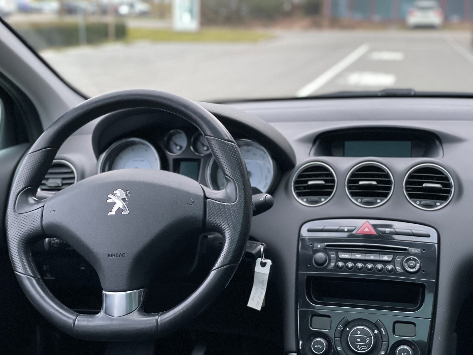 PEUGEOT 308 SW 1.6 16V Turbo Sport Pack-image-3