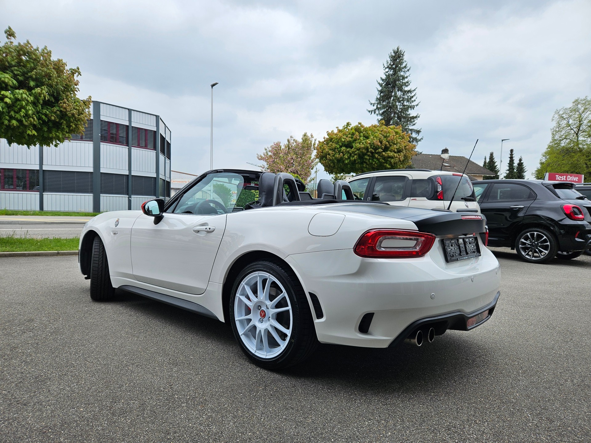 FIAT 124 Spider 1.4 TB Abarth Rally-image-2