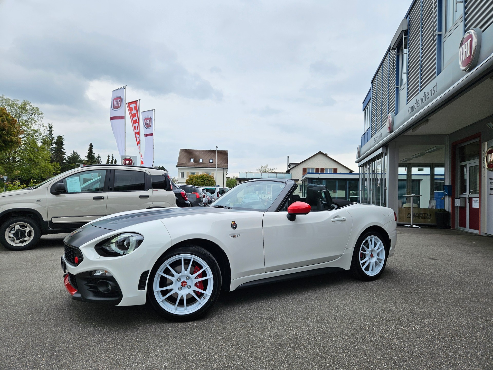 FIAT 124 Spider 1.4 TB Abarth Rally-image-1