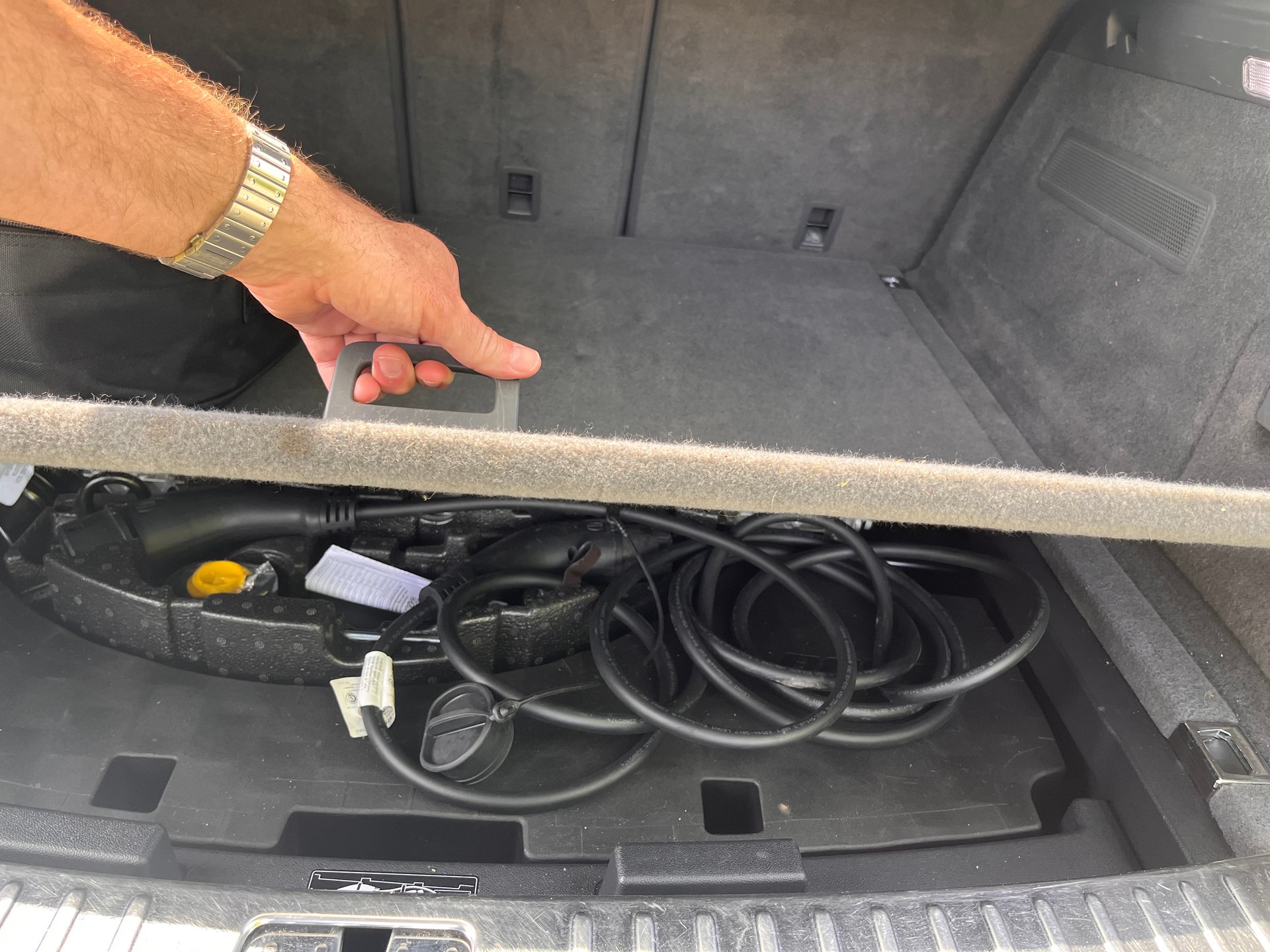 PORSCHE Cayenne E-Hybrid-image-17