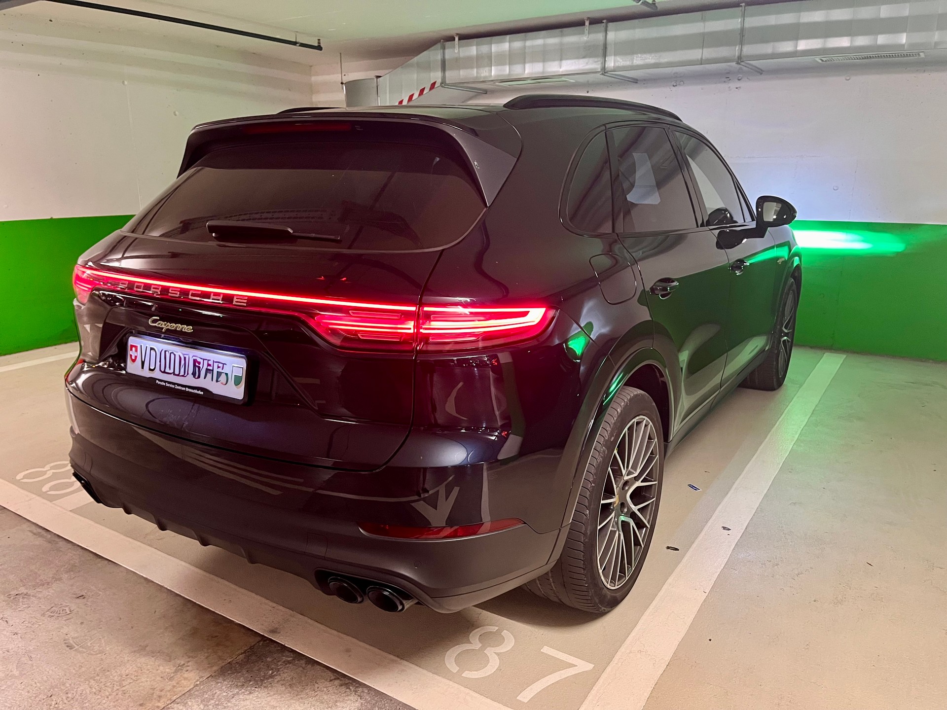 PORSCHE Cayenne E-Hybrid-image-4