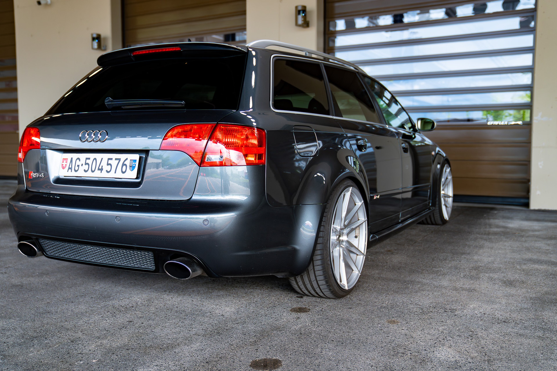 AUDI RS4 Avant 4.2 V8 quattro-image-2