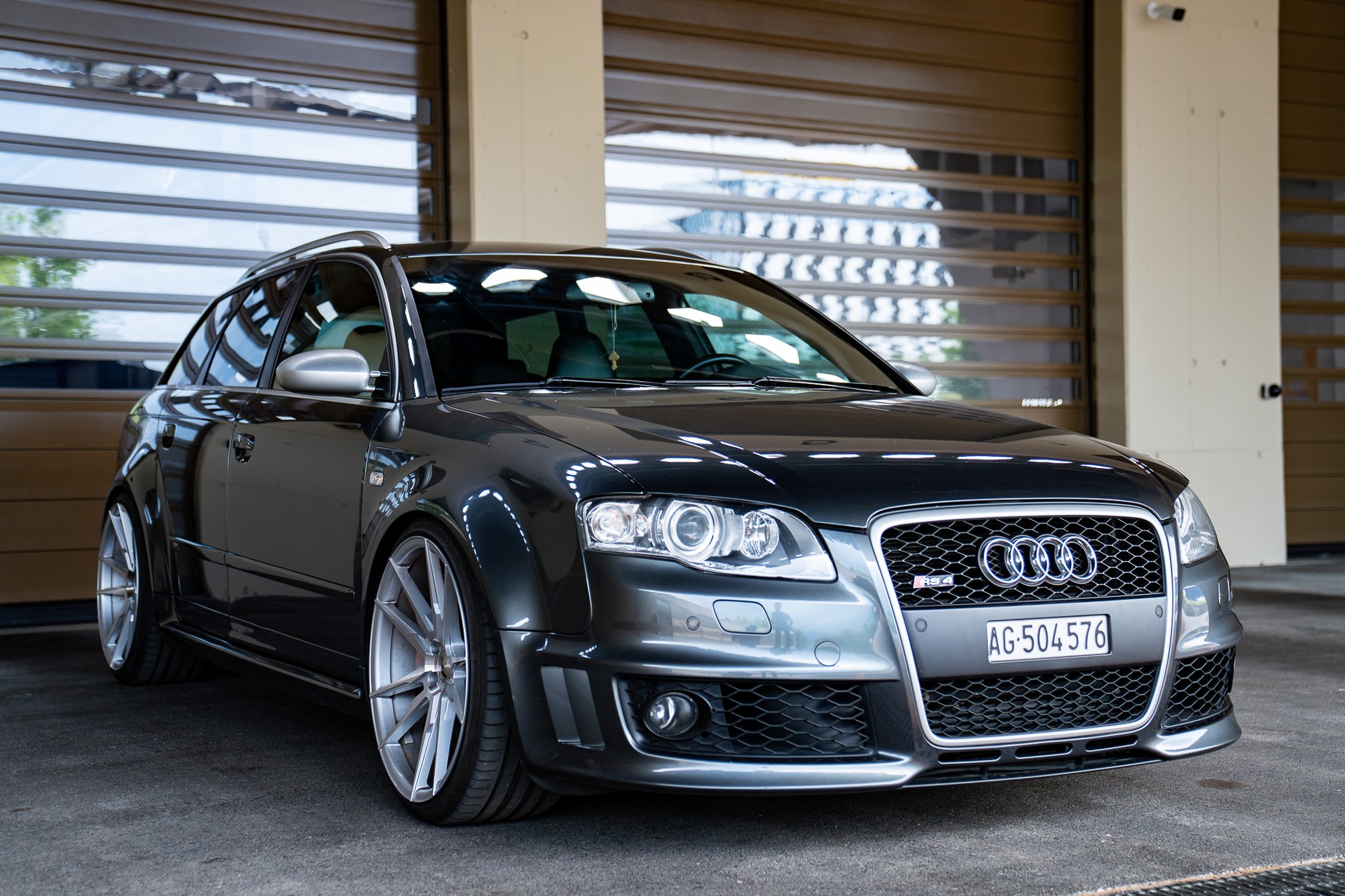AUDI RS4 Avant 4.2 V8 quattro-image-1
