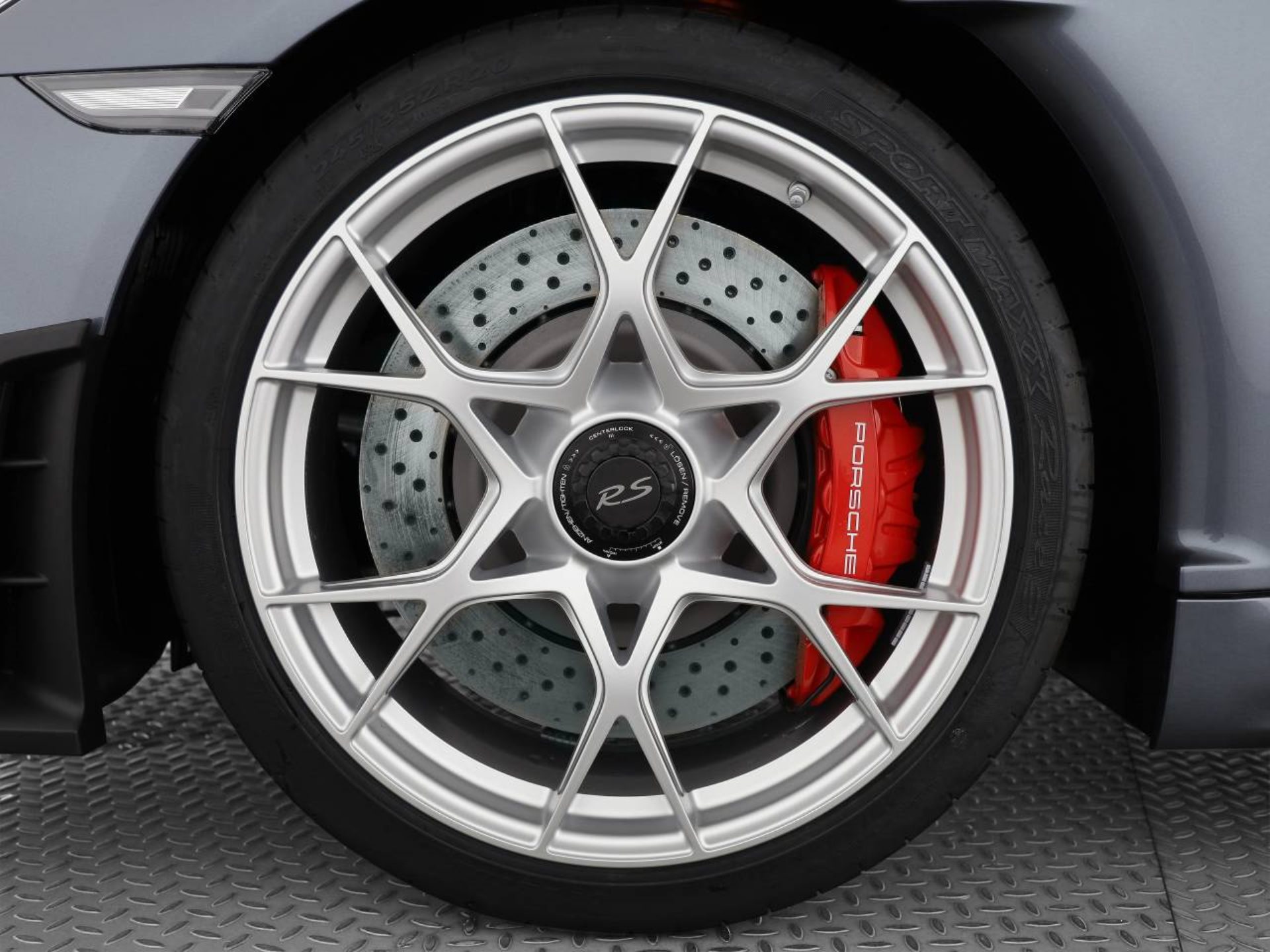 PORSCHE 718 Spyder RS-image-7