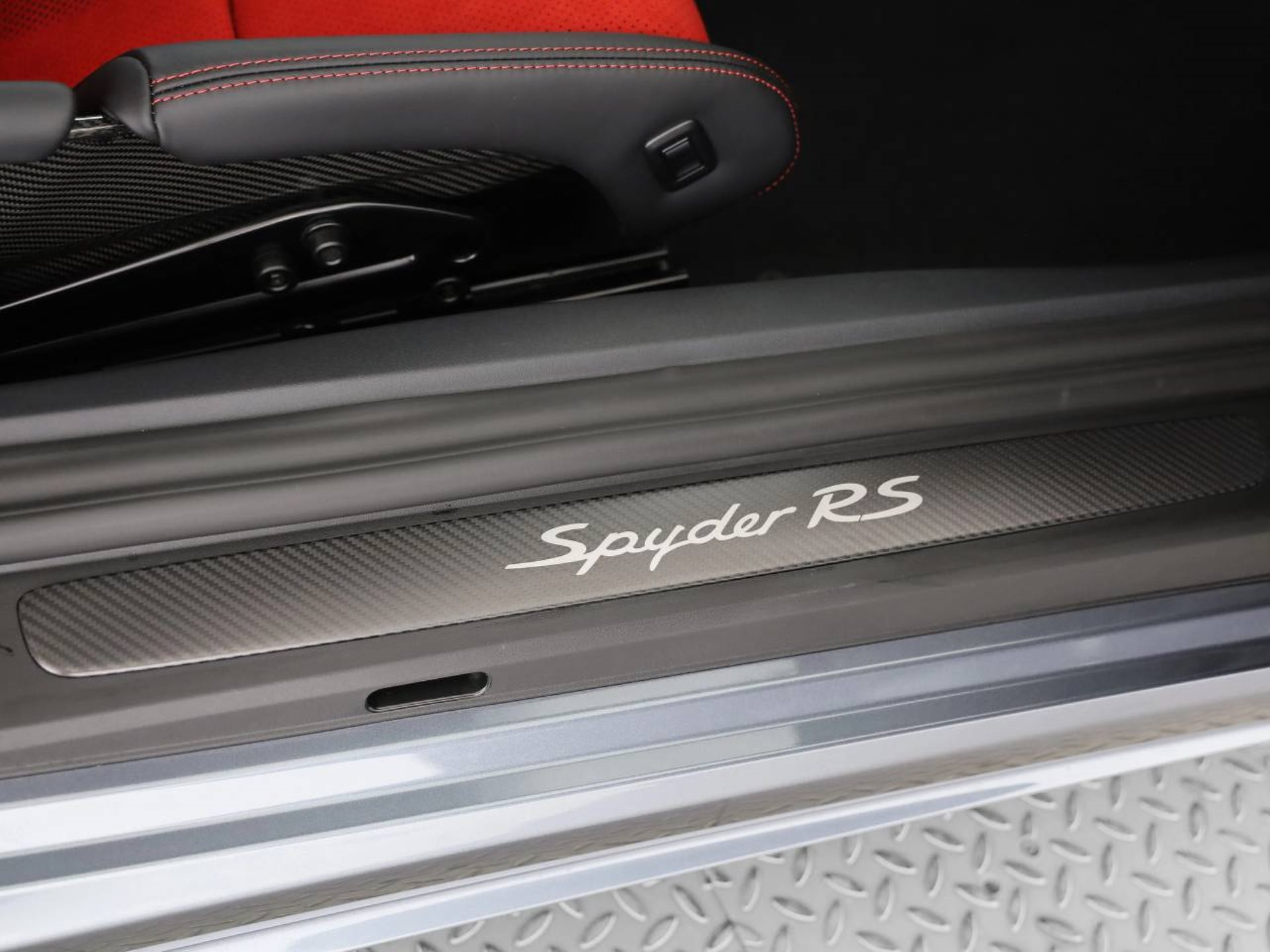 PORSCHE 718 Spyder RS-image-17