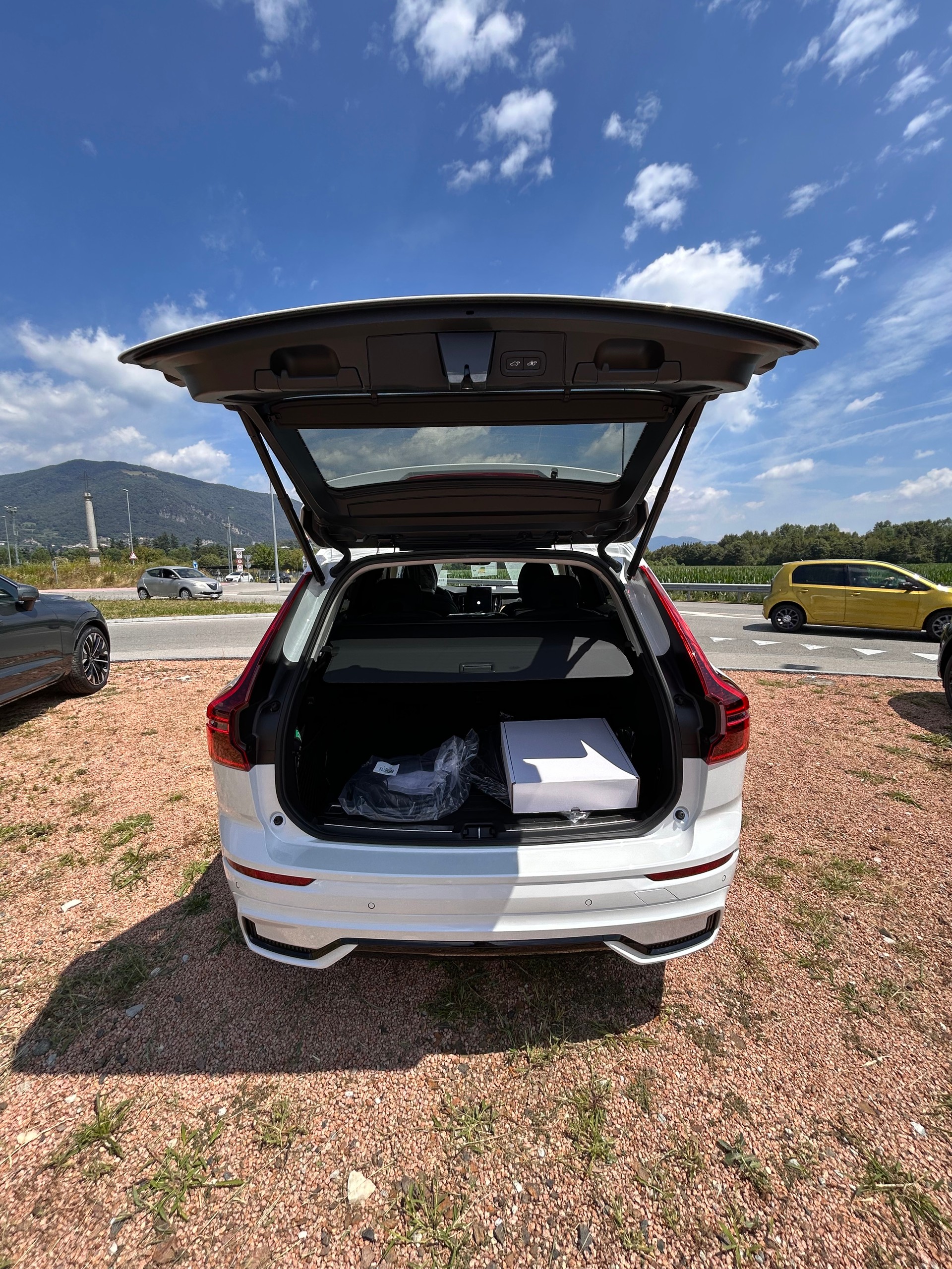 VOLVO XC60 T6 eAWD PluginHybrid Plus Dark Geartronic-image-16