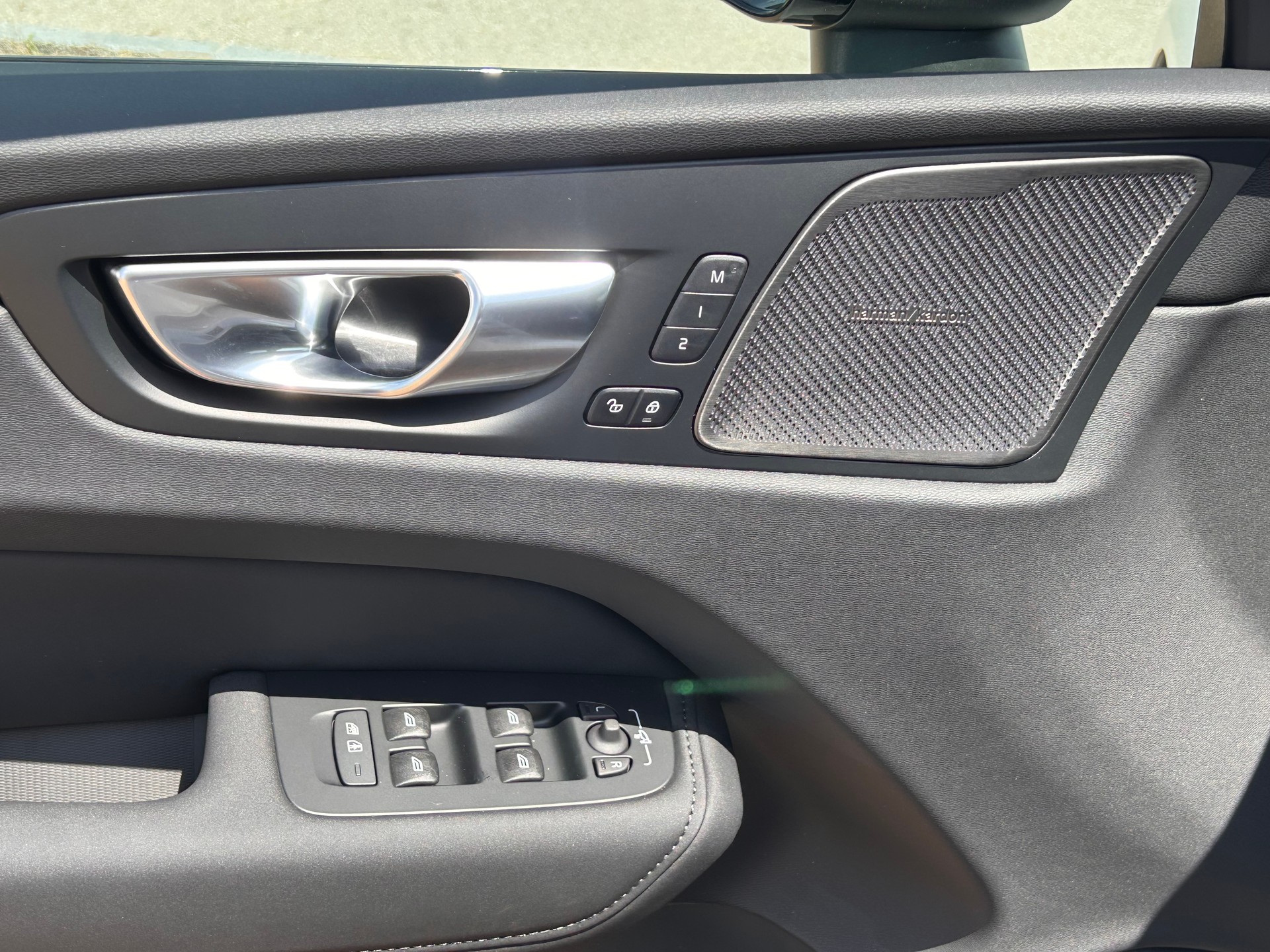 VOLVO XC60 T6 eAWD PluginHybrid Plus Dark Geartronic-image-17