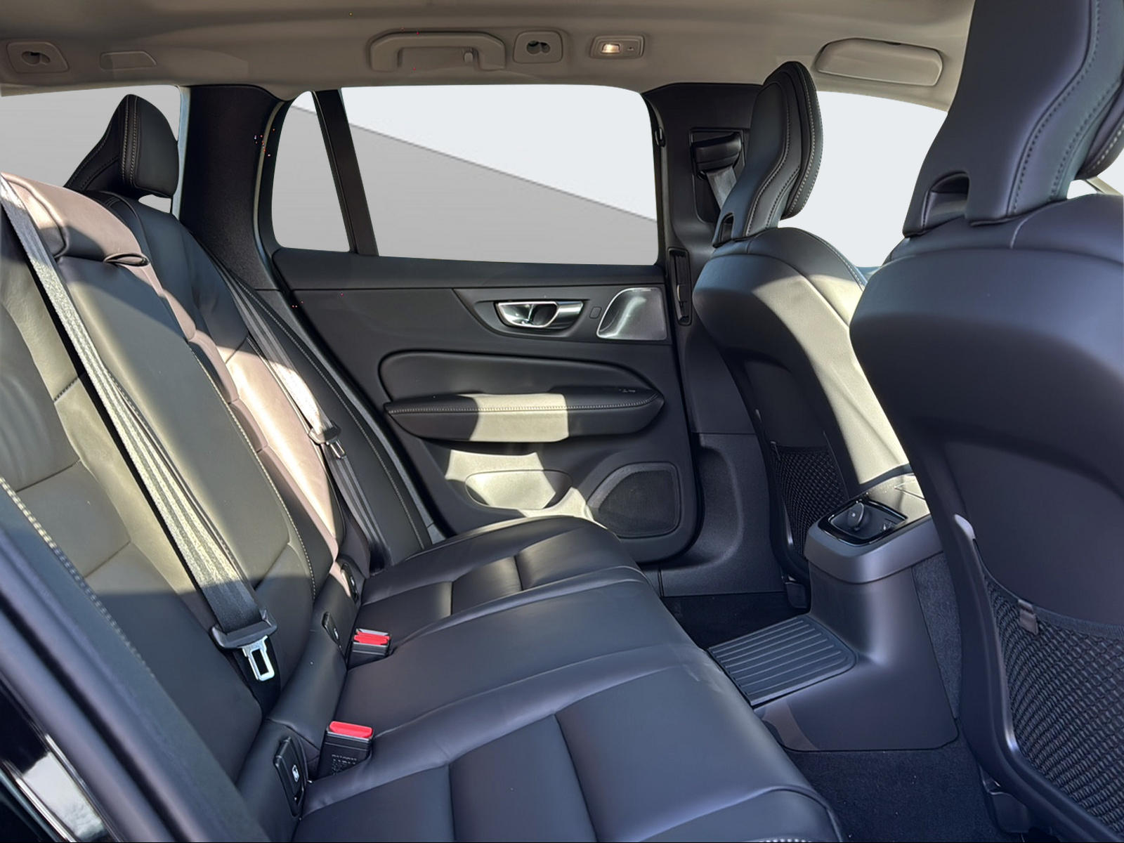 VOLVO V60 2.0 T8 TE Ultra Dark eAWD-image-10