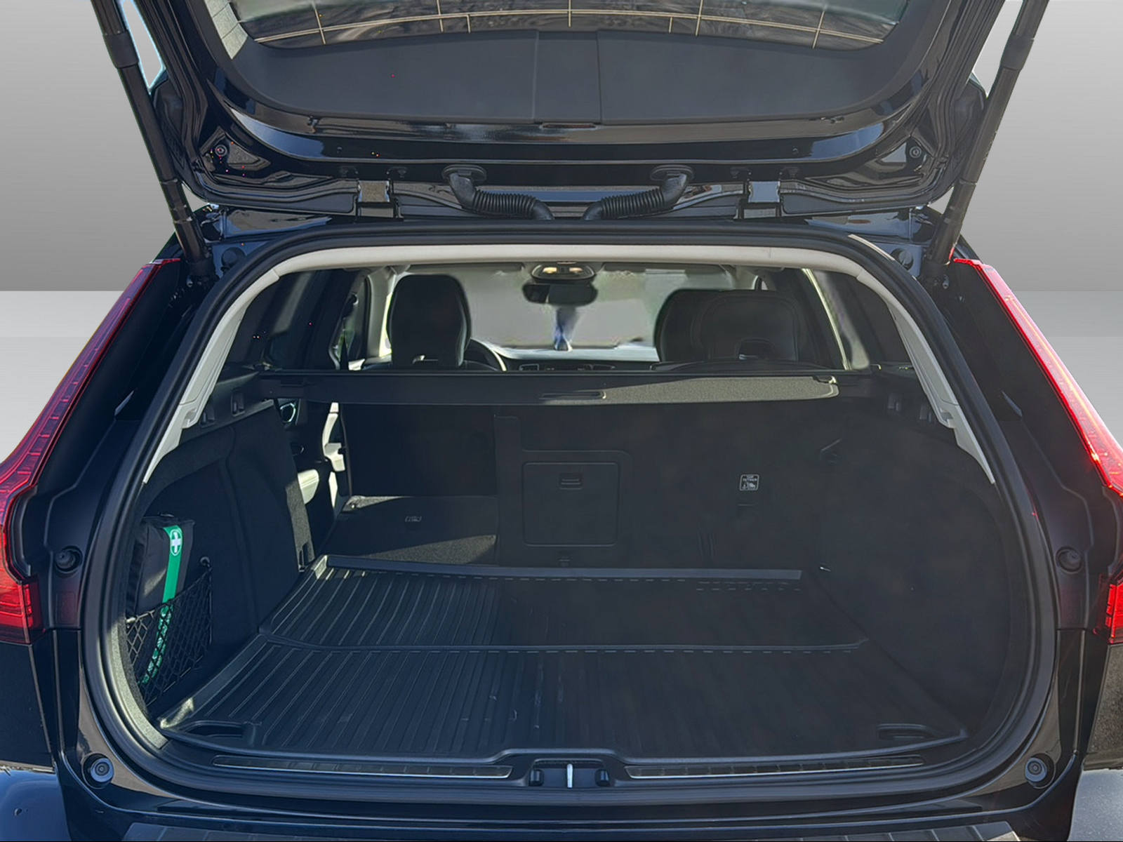 VOLVO V60 2.0 T8 TE Ultra Dark eAWD-image-15