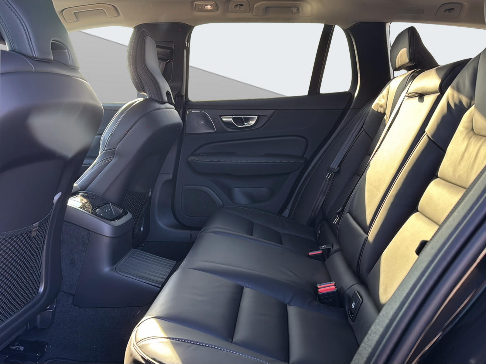 VOLVO V60 2.0 T8 TE Ultra Dark eAWD-image-13