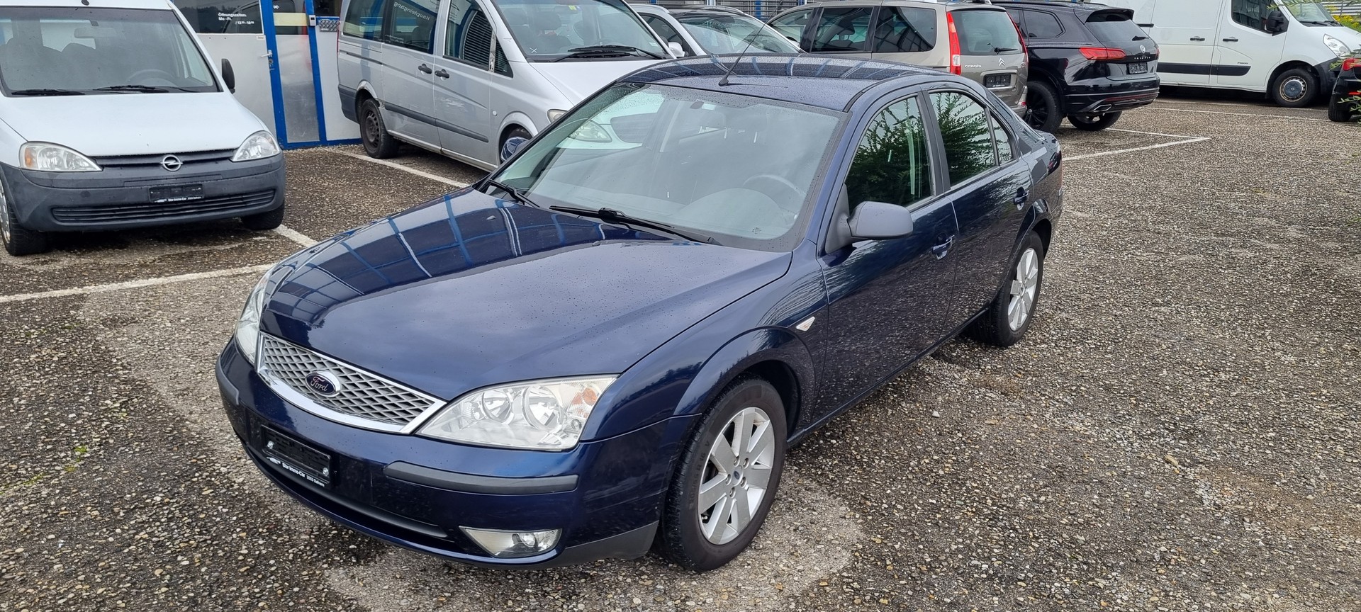 FORD Mondeo 2.0i 16V Ghia-image-0
