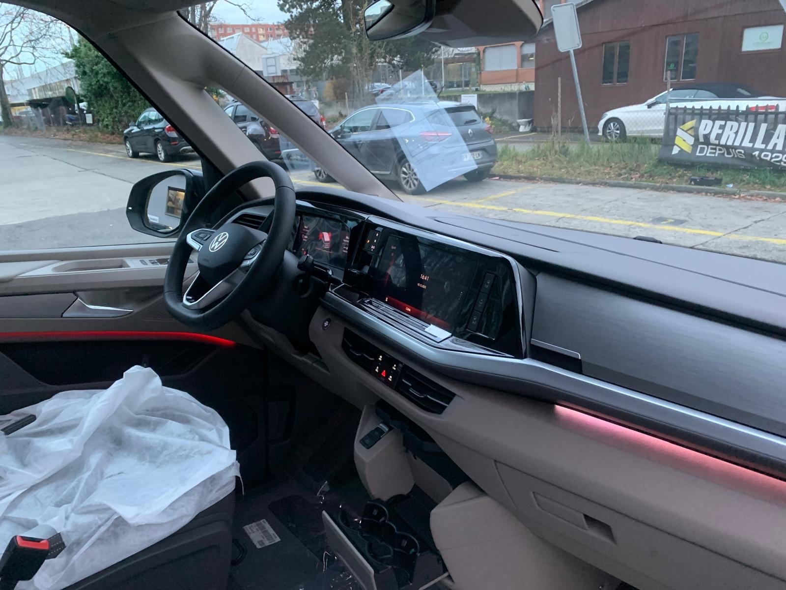 VW Multivan 1.5 eHybrid Life Edition 4Motion DSG-image-9